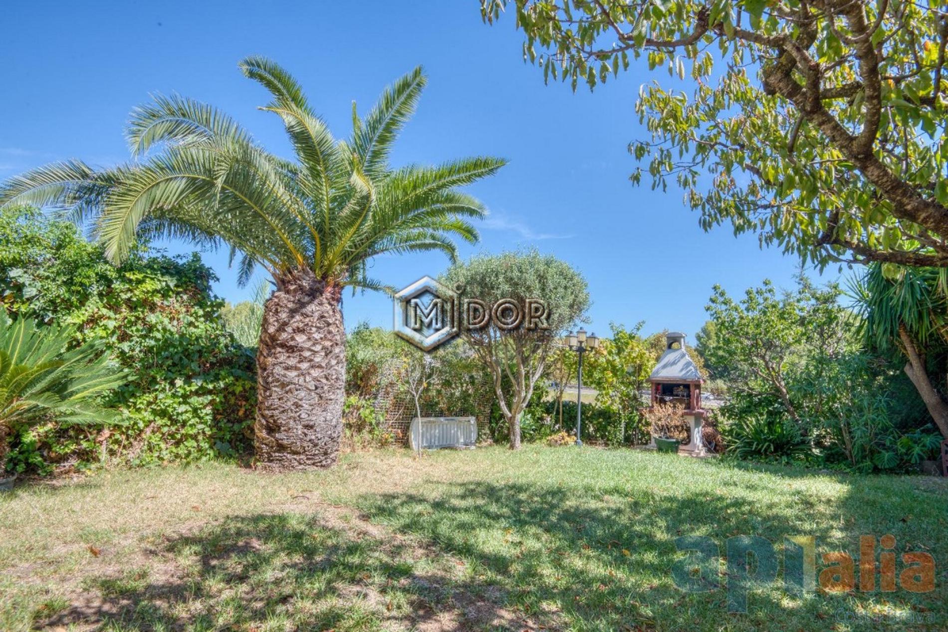 TOWNHOUSE WITH PRIVATE GARDEN IN S’AGARÓ