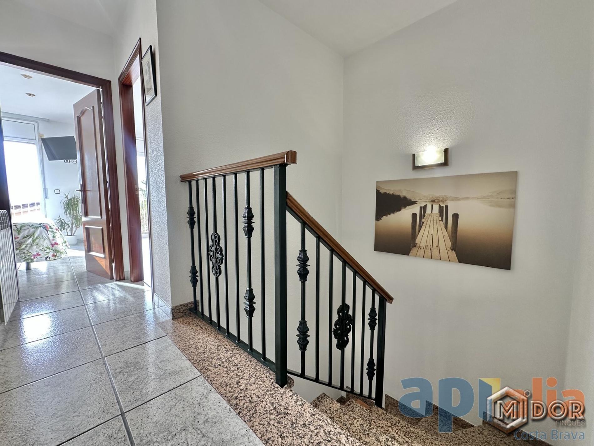 TOWNHOUSE IN THE HEART OF CASTELL-D'ARO