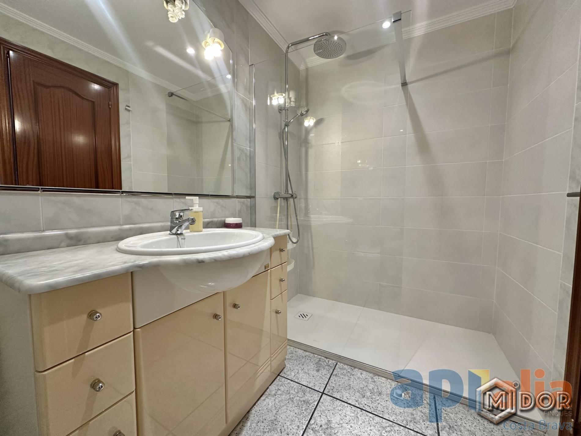 TOWNHOUSE IN THE HEART OF CASTELL-D'ARO