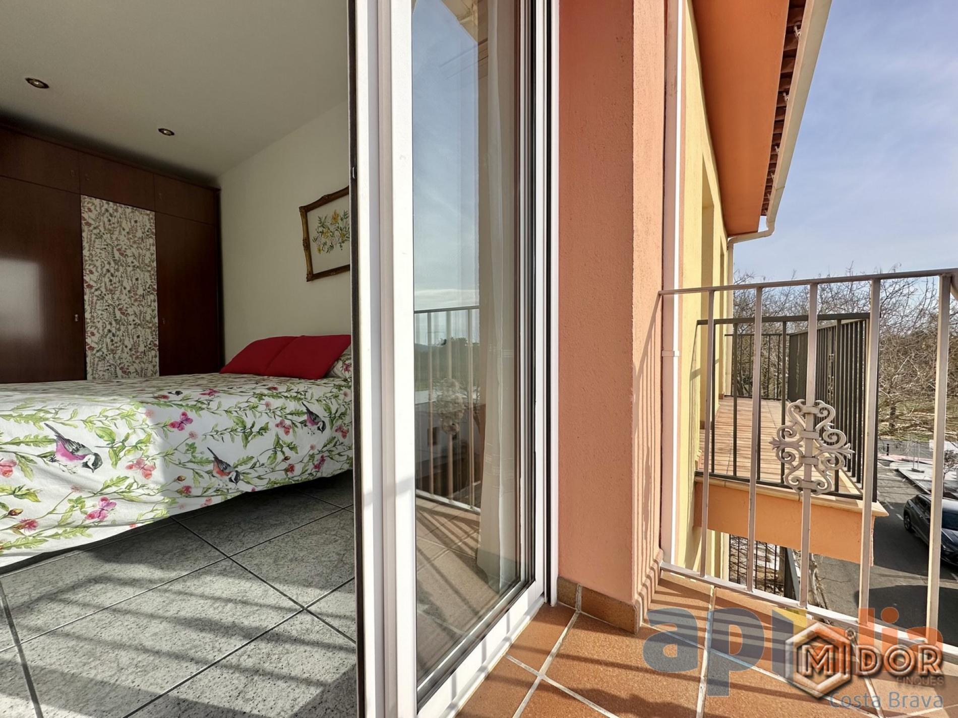 TOWNHOUSE IN THE HEART OF CASTELL-D'ARO
