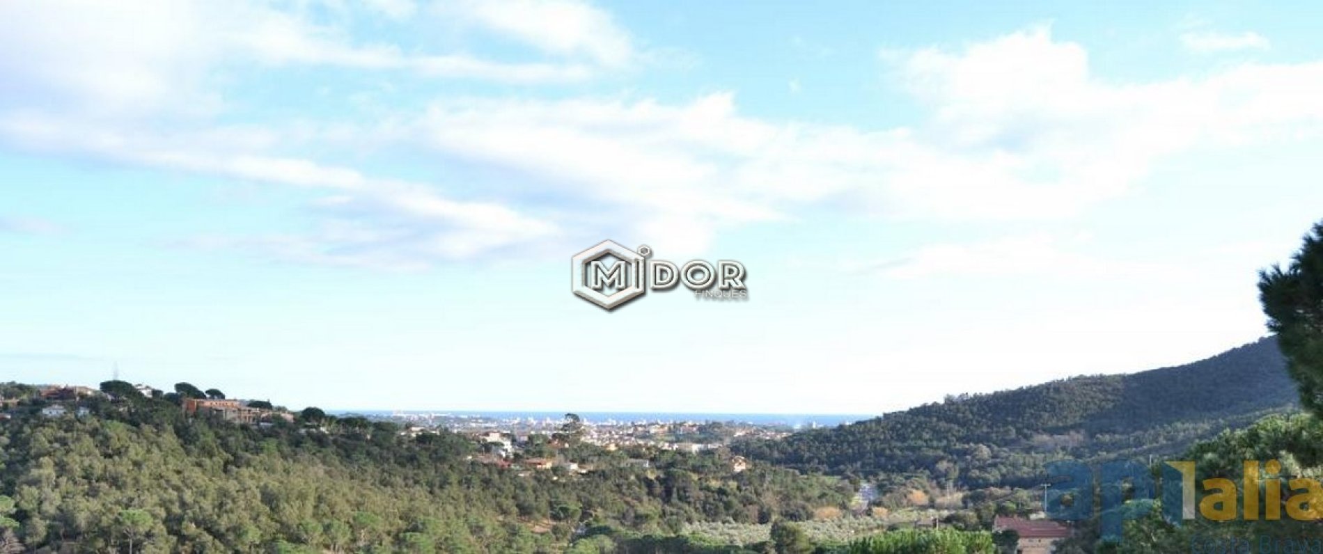 Parcel·la amb fantàstiques vistes al mar + projecte per construir una casa unifamiliar