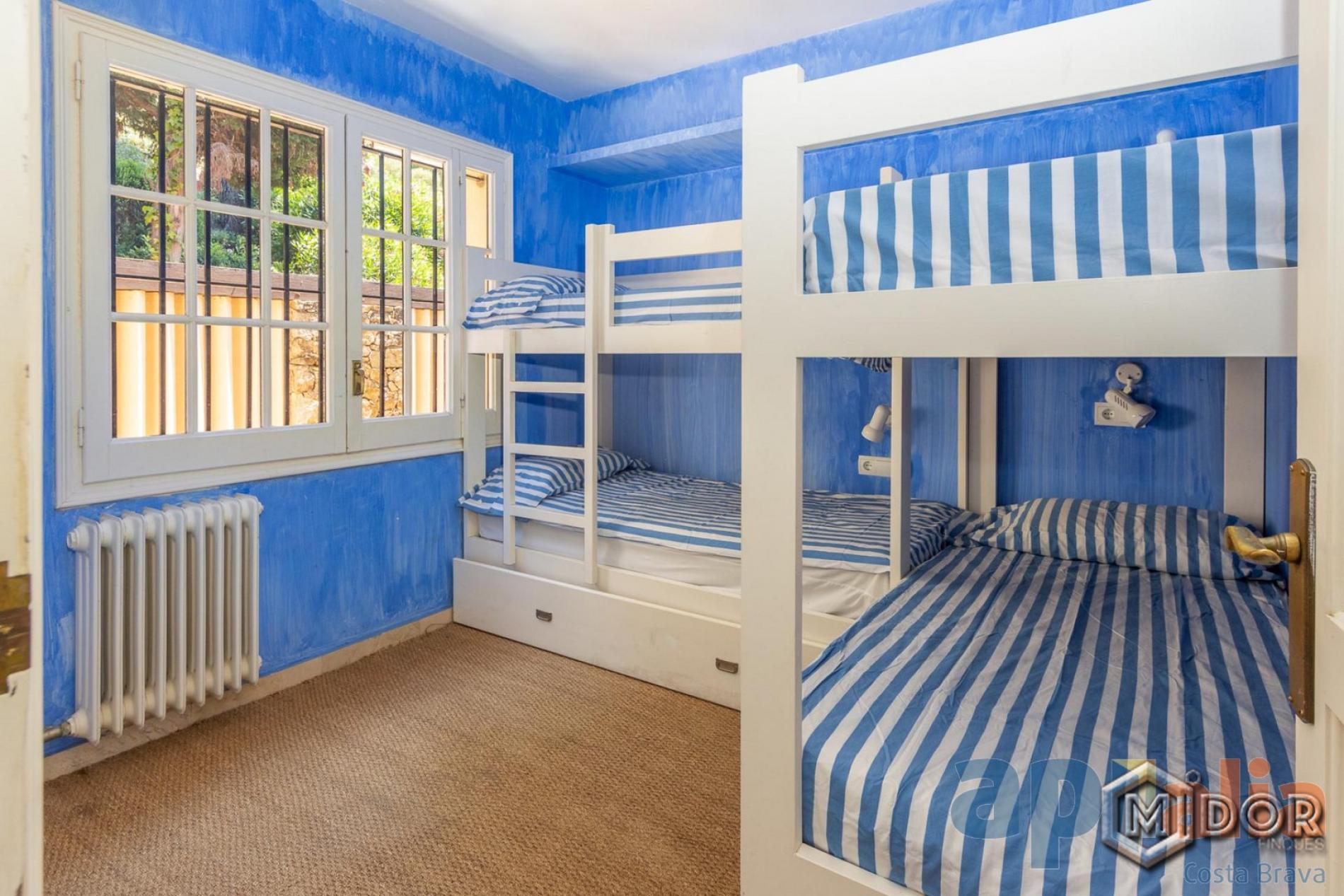 MAISON AVEC VUE SUR LA MER ET JARDIN À LLAFRANC (LICENCE TOURISTIQUE)