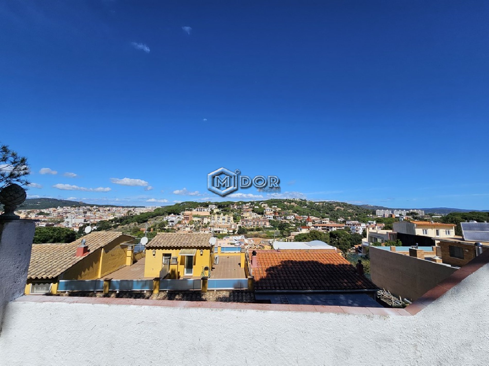 CASA ADOSSADA AMB VISTES A MAR (VOLTA AMETLLER)