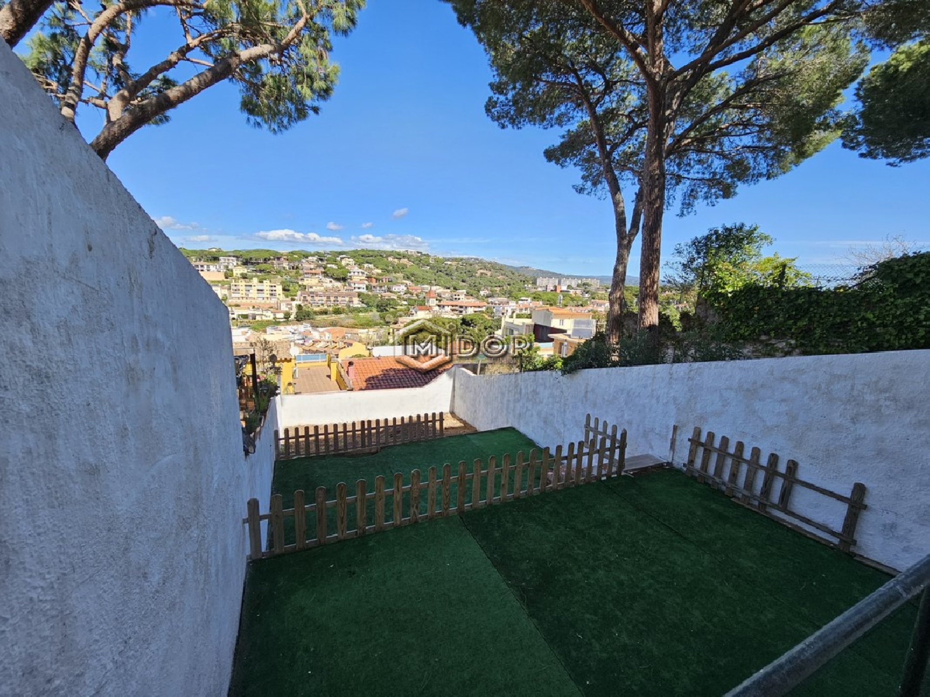 CASA ADOSSADA AMB VISTES A MAR (VOLTA AMETLLER)