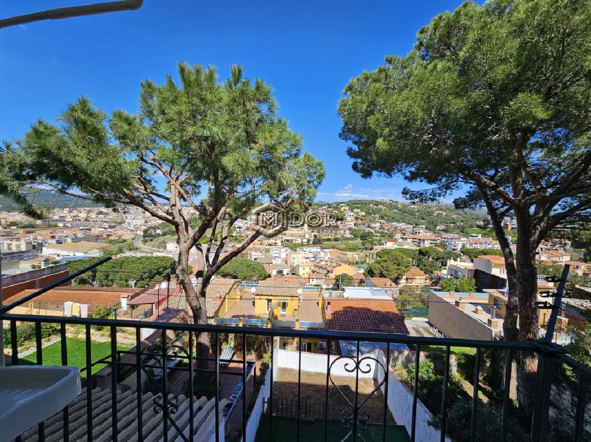 CASA ADOSSADA AMB VISTES A MAR (VOLTA AMETLLER)