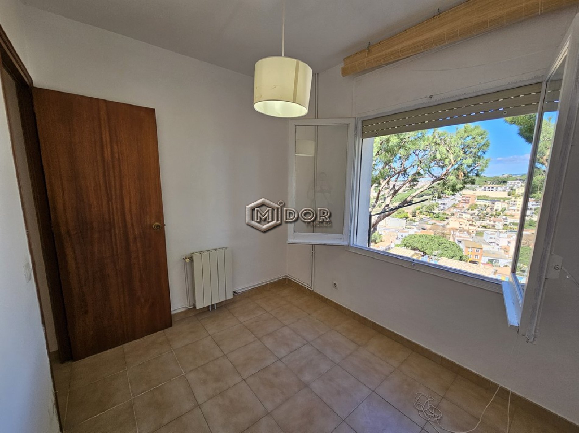 CASA ADOSSADA AMB VISTES A MAR (VOLTA AMETLLER)
