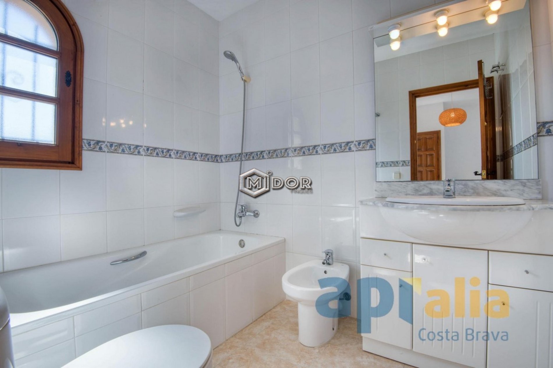 CASA EN VESCOMTAT DE CABANYES (CALONGE) - DISPOSA DE LLICÈNCIA TURÍSTICA