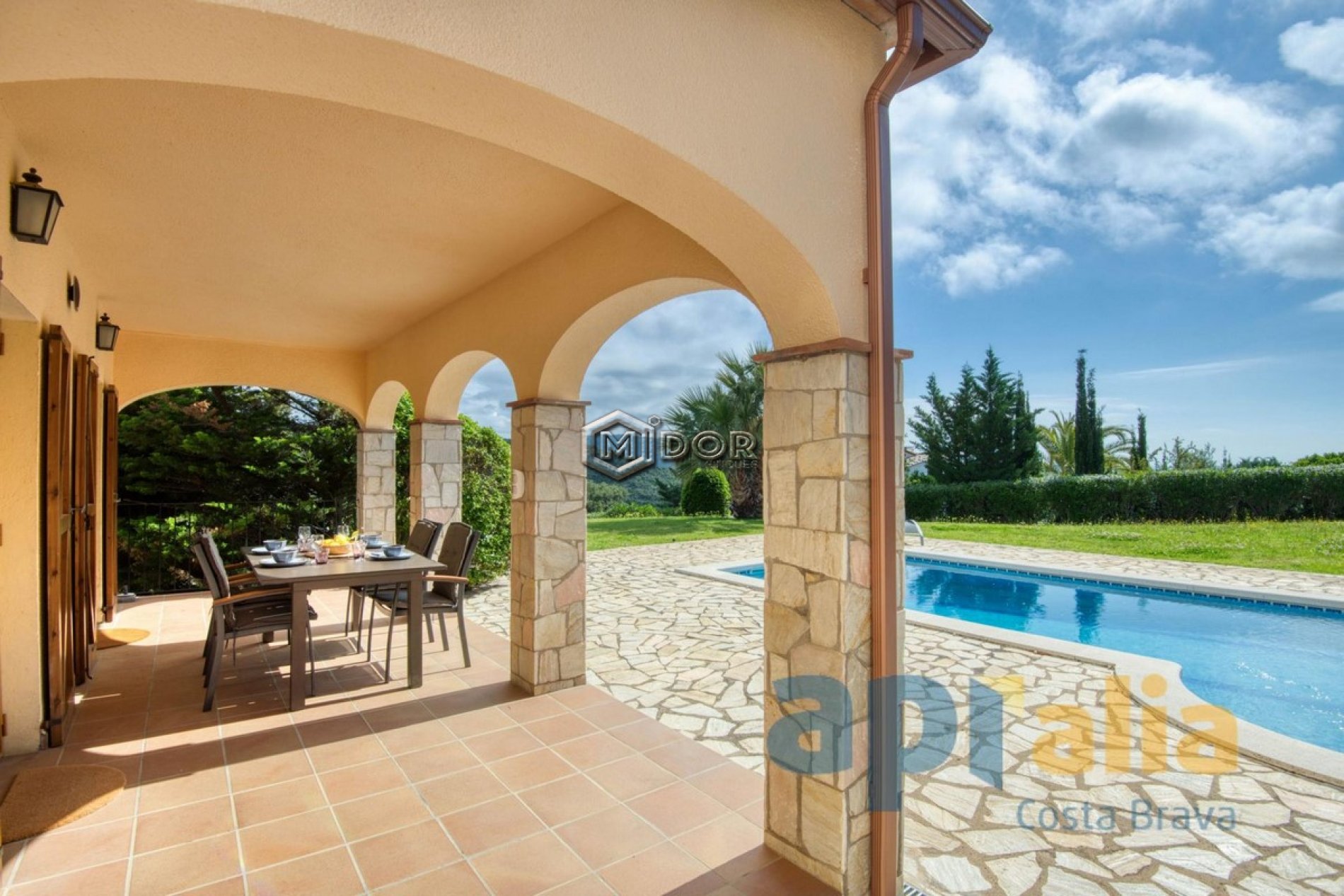 CASA EN VESCOMTAT DE CABANYES (CALONGE) - DISPOSA DE LLICÈNCIA TURÍSTICA
