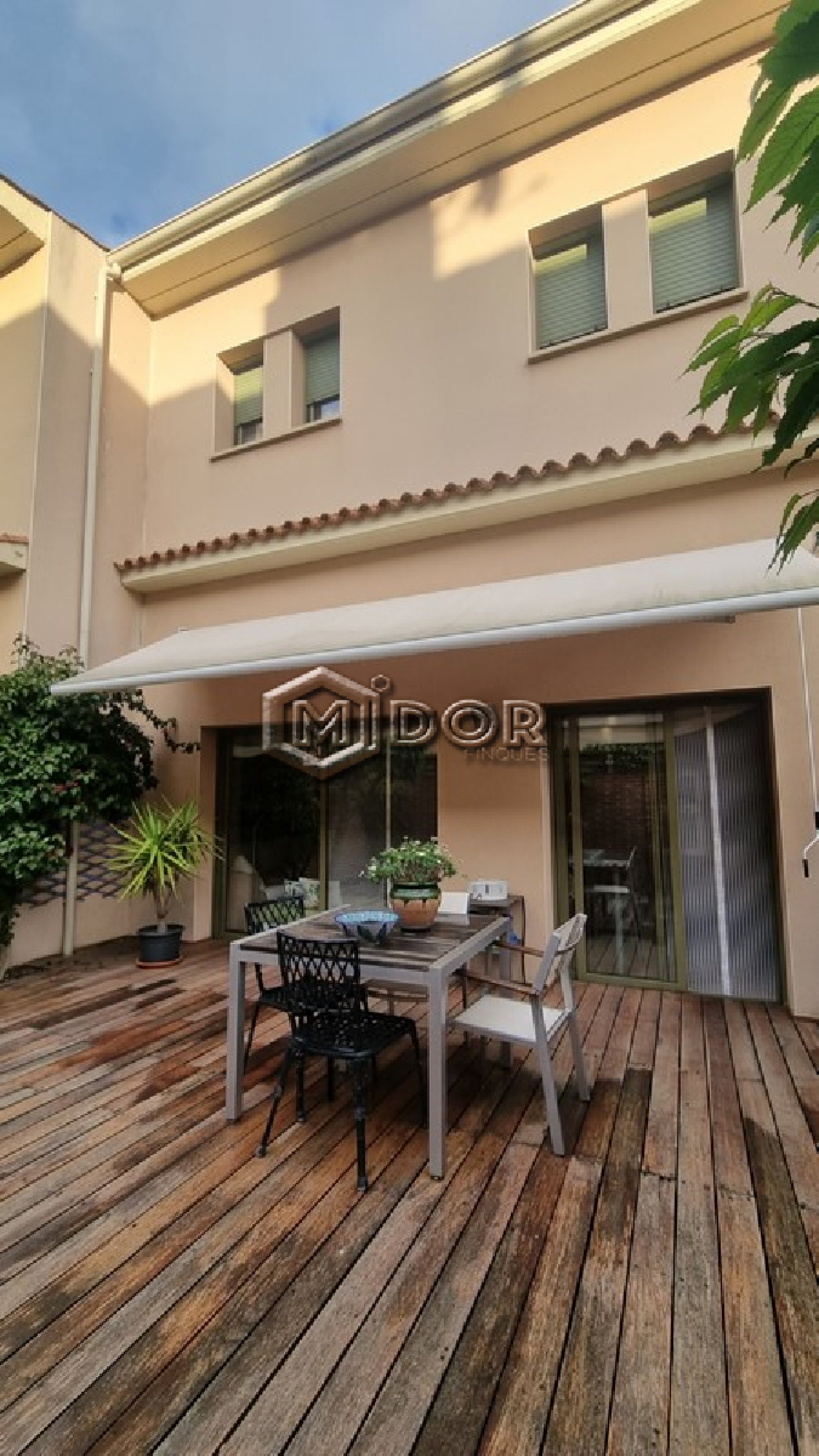 CASA ADOSSADA AMB PATI I GARATGE A 2 MINUTS DE LA PLATJA