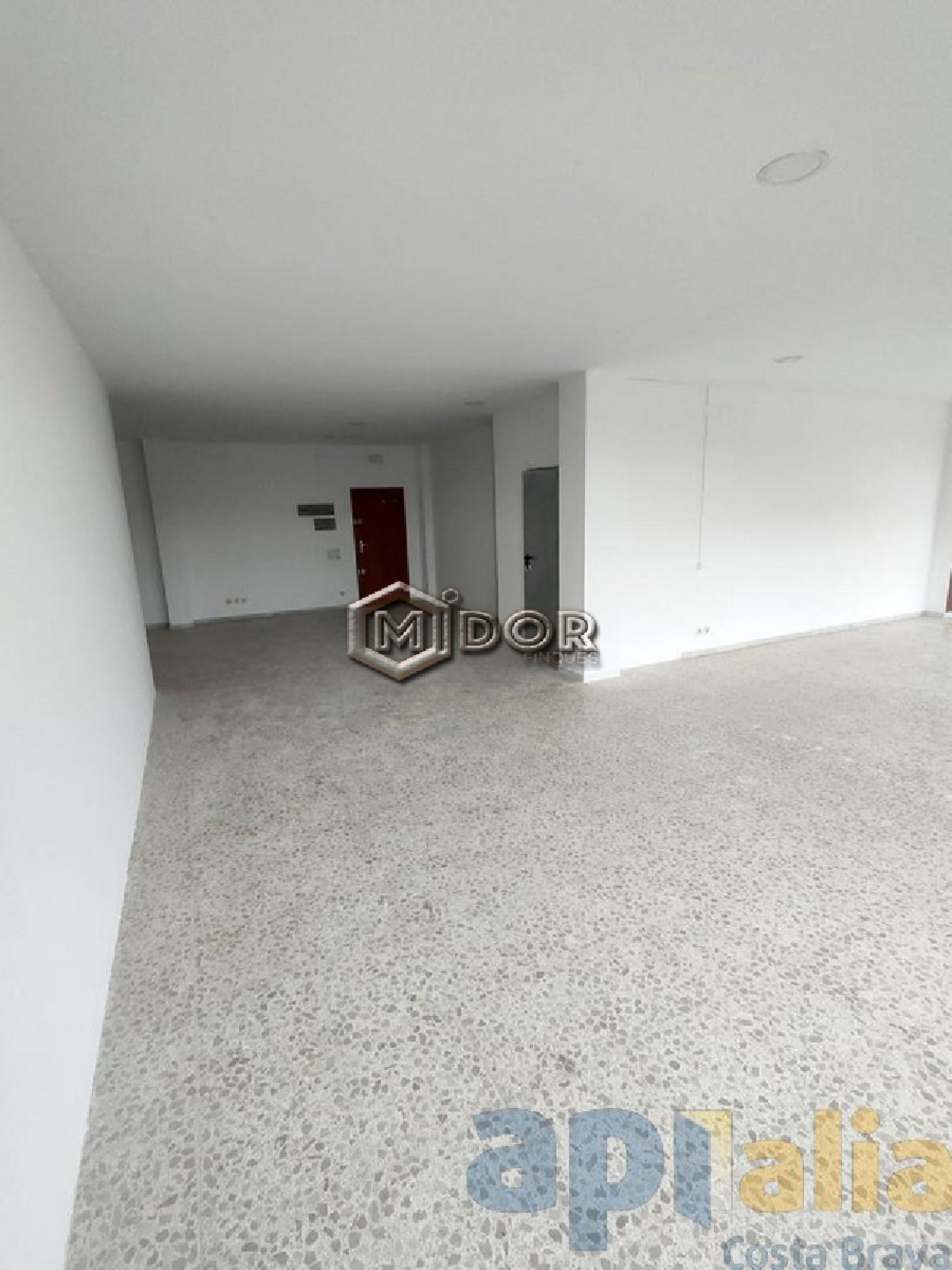 LOCAL COMERCIAL EN VENDA