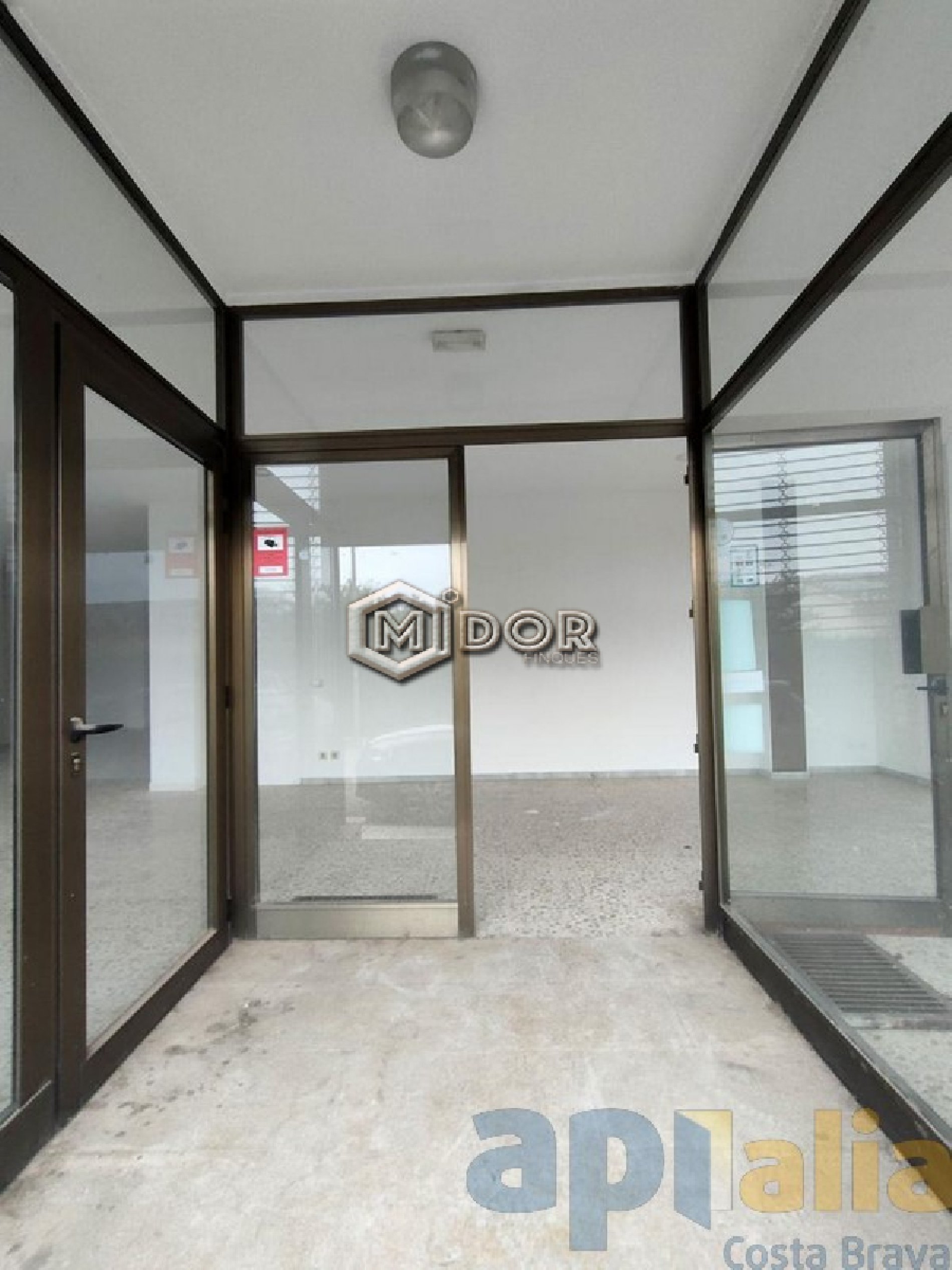 LOCAL COMERCIAL EN VENDA