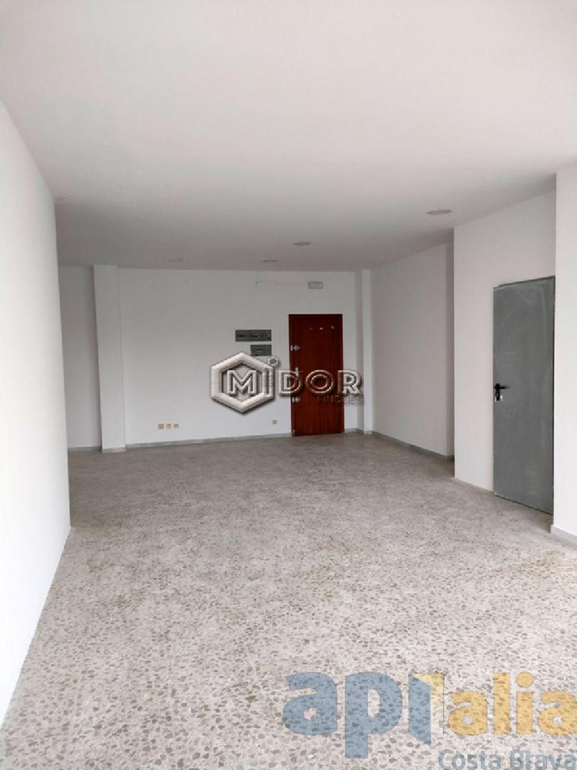 LOCAL COMERCIAL EN VENDA