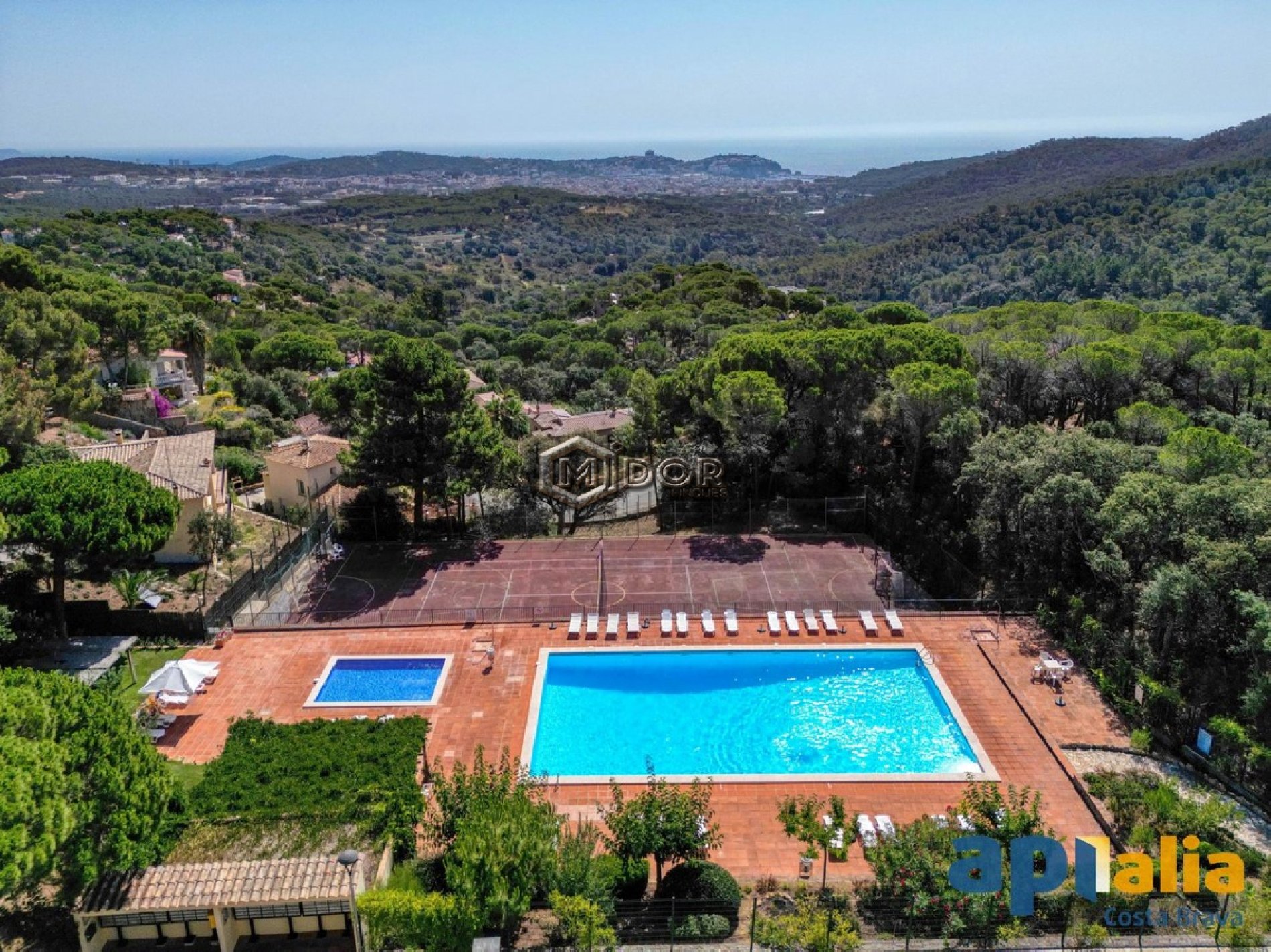 CASA AMB PISCINA EN URB. CASA NOVA (ST. FELIU DE GUIXOLS)