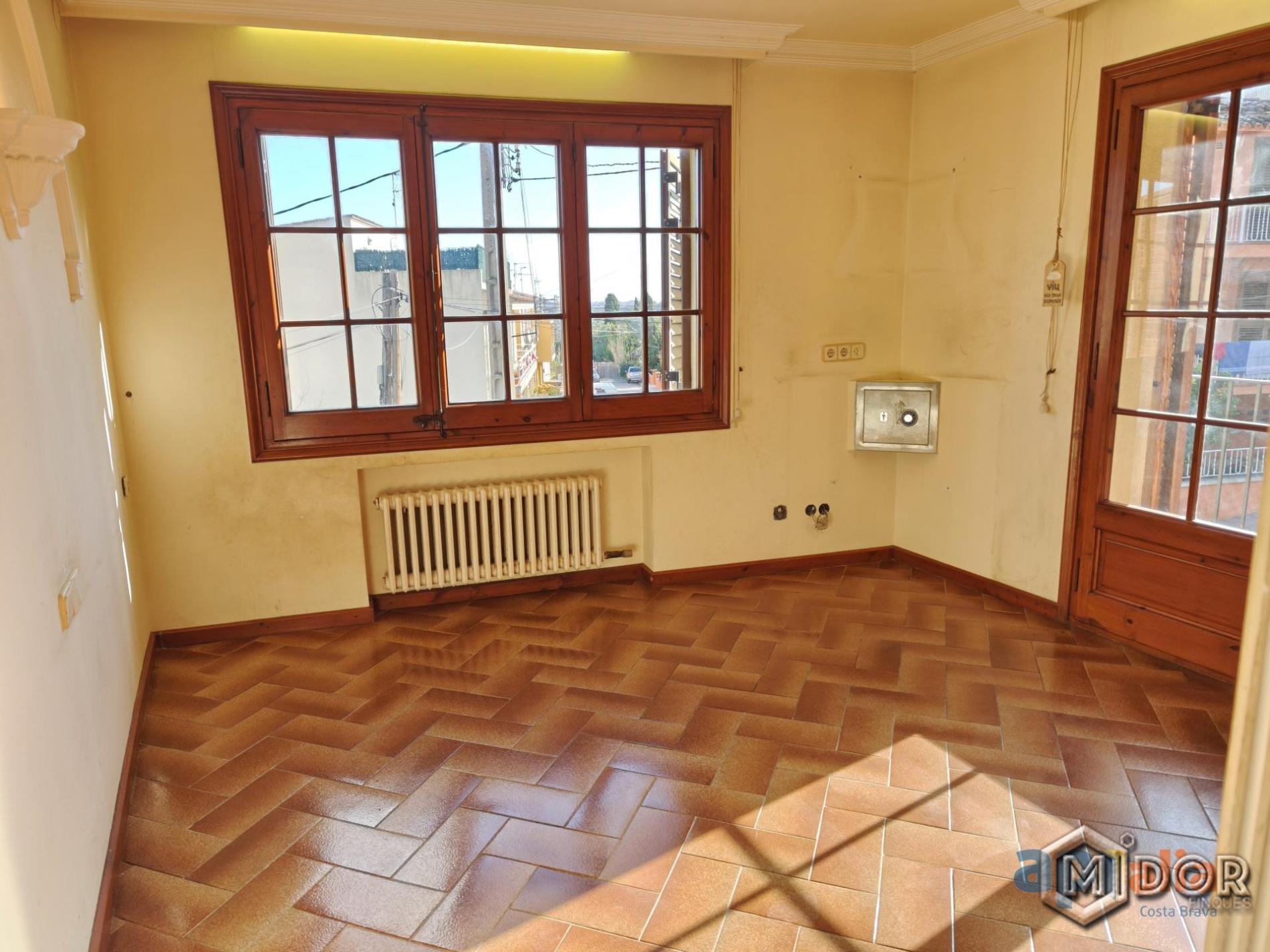CASA A REFORMAR EN CALONGE