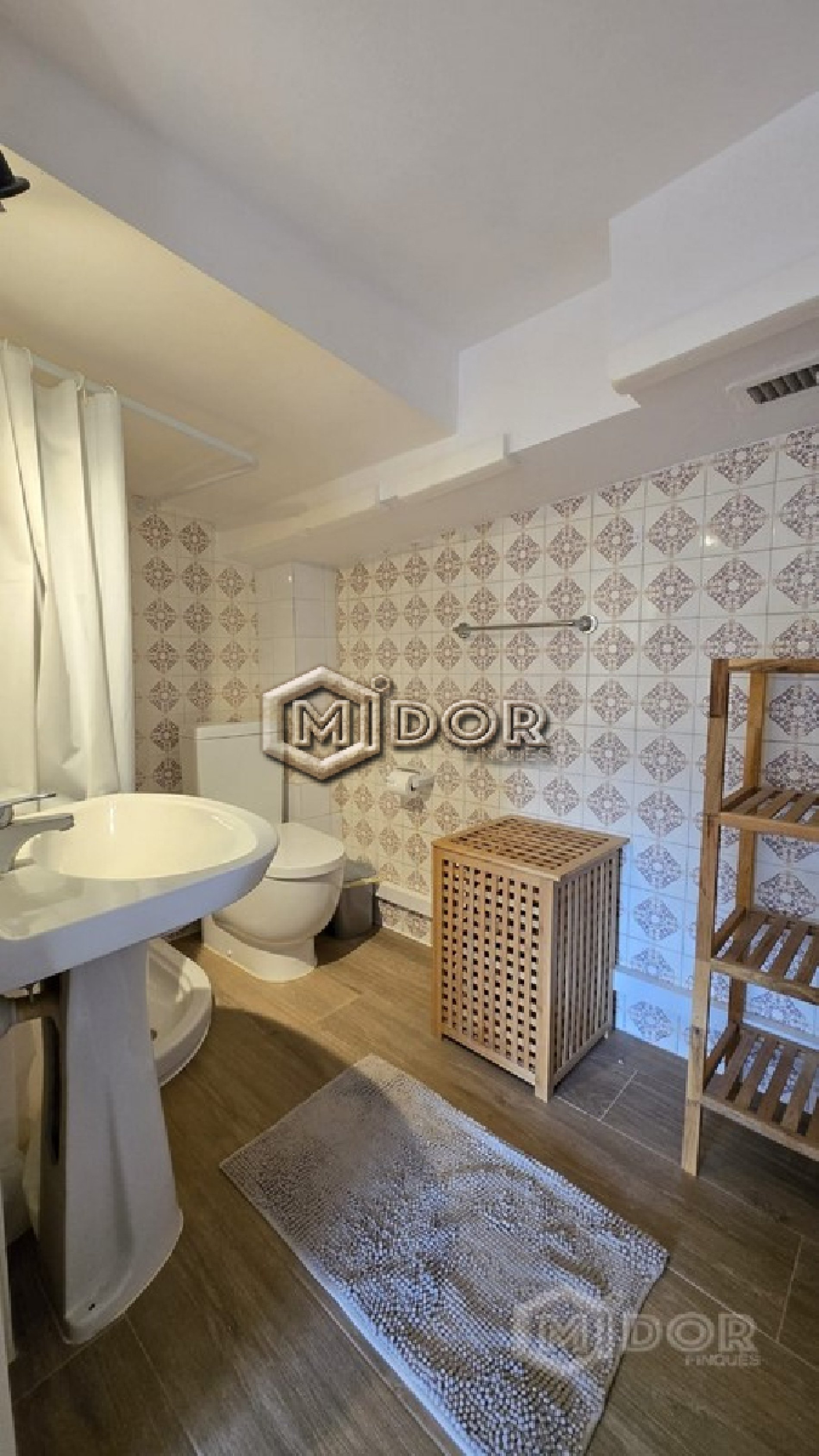 LOCAL CONDICINAT COM A APARTAMENT TIPUS DUPLEX