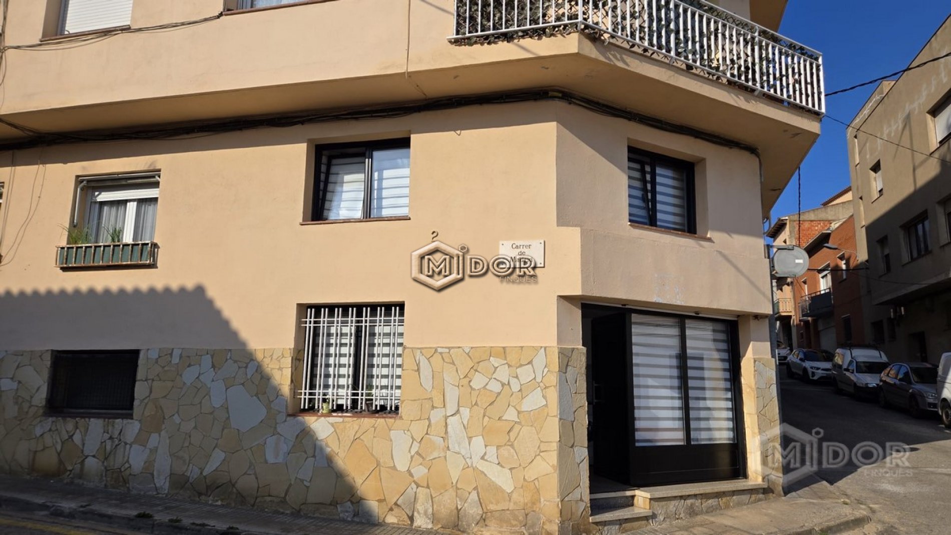 LOCAL CONDICINAT COM A APARTAMENT TIPUS DUPLEX