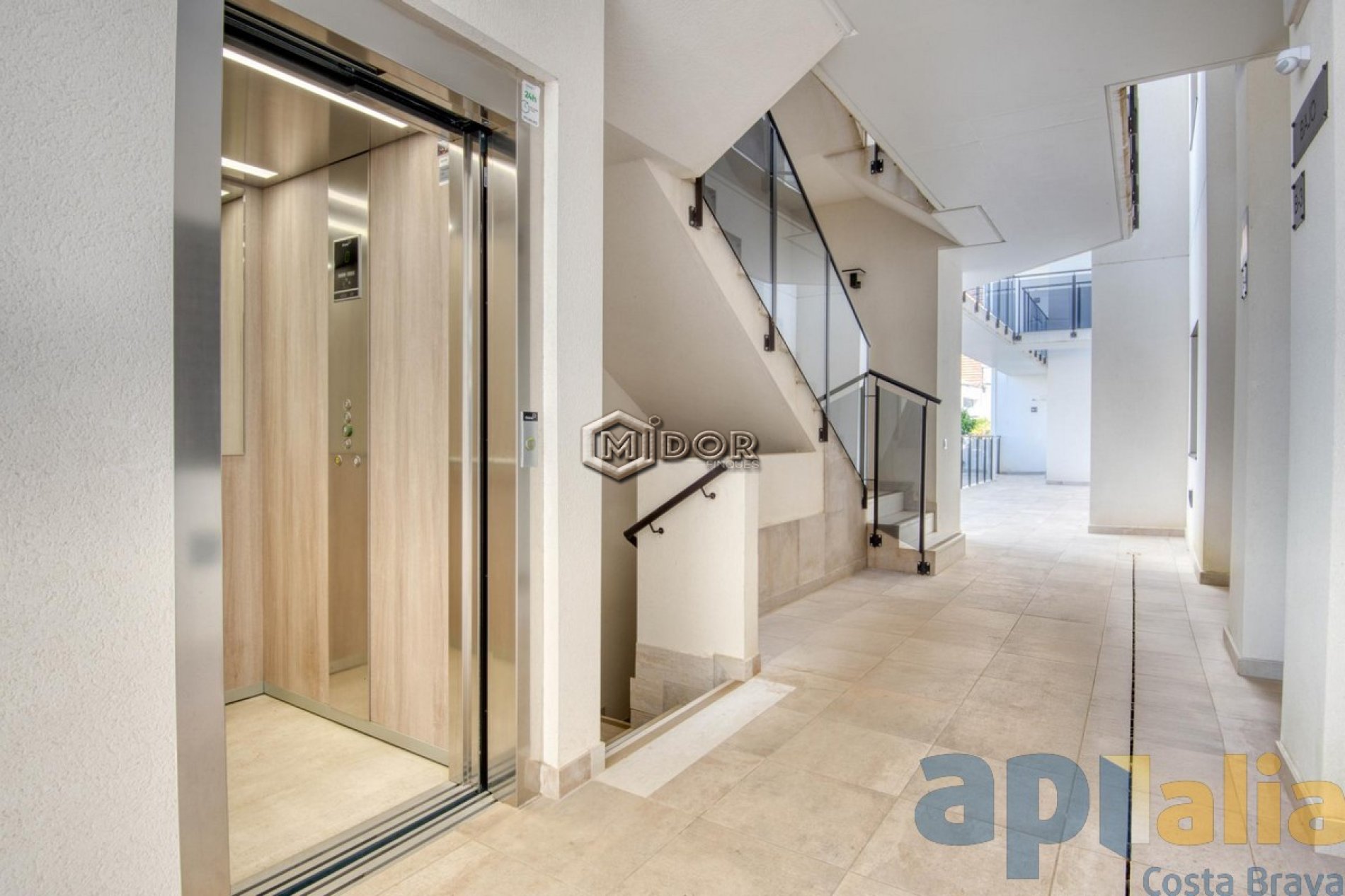 Àtic amb terrassa i solàrium privat