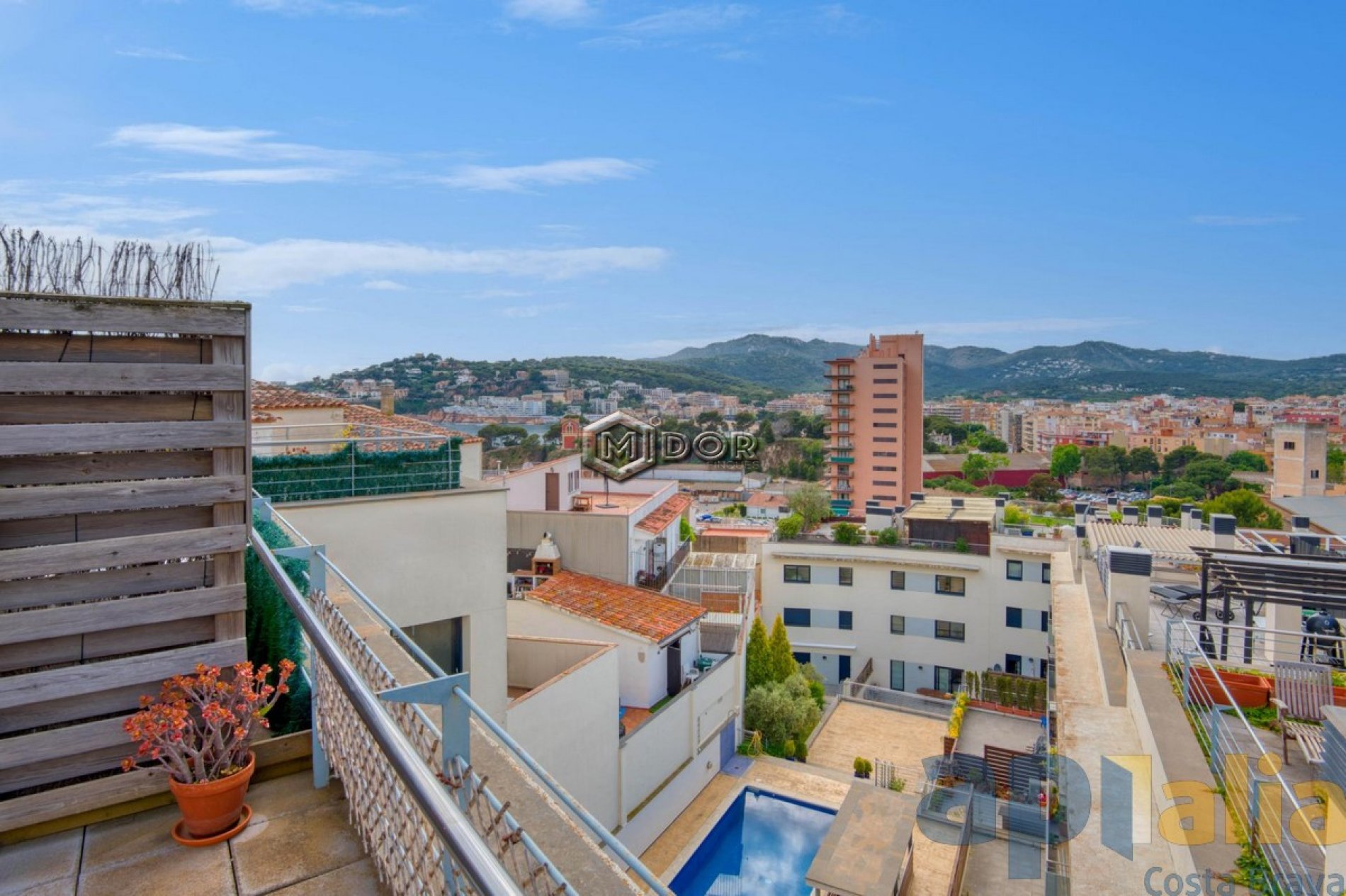 ATIC AMB TERRASSA Y PISCINA A 350m DE LA PLATJA
