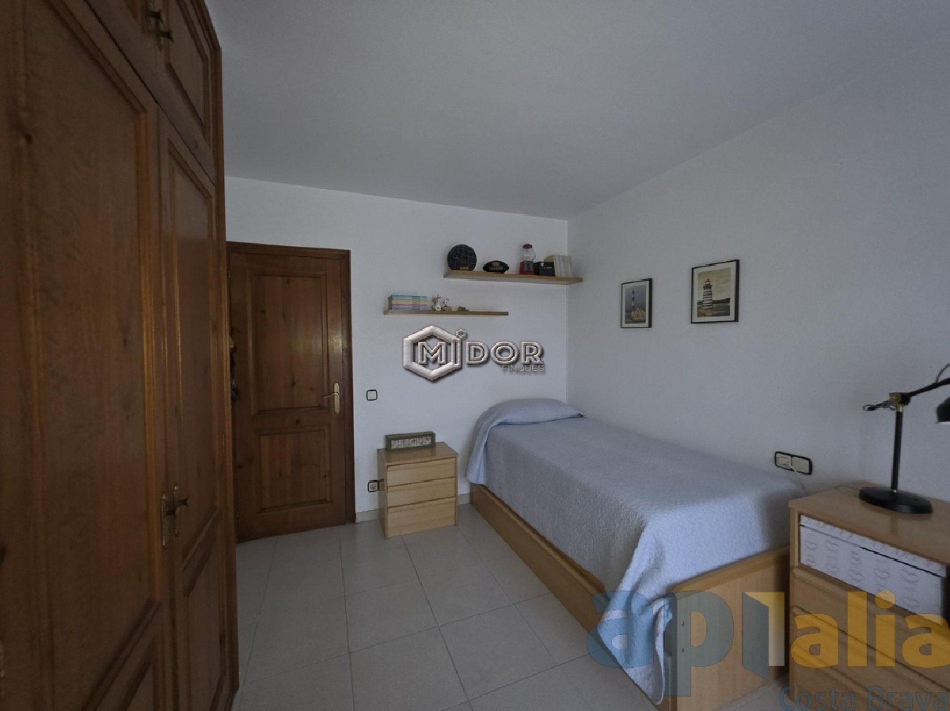 CASA ADOSSADA AMB JARDI I PISCINA