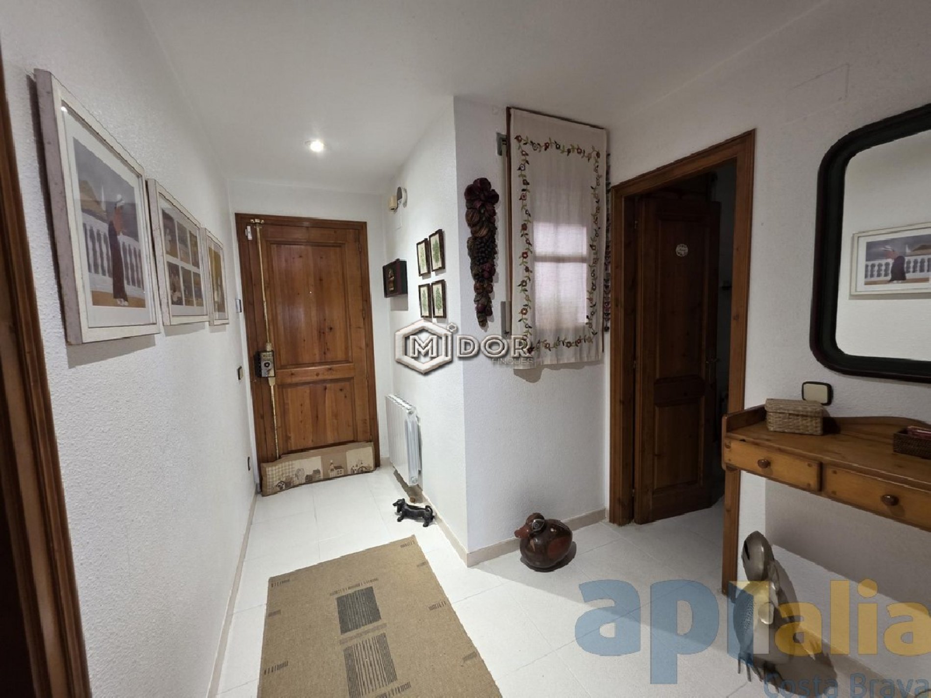 CASA ADOSSADA AMB JARDI I PISCINA