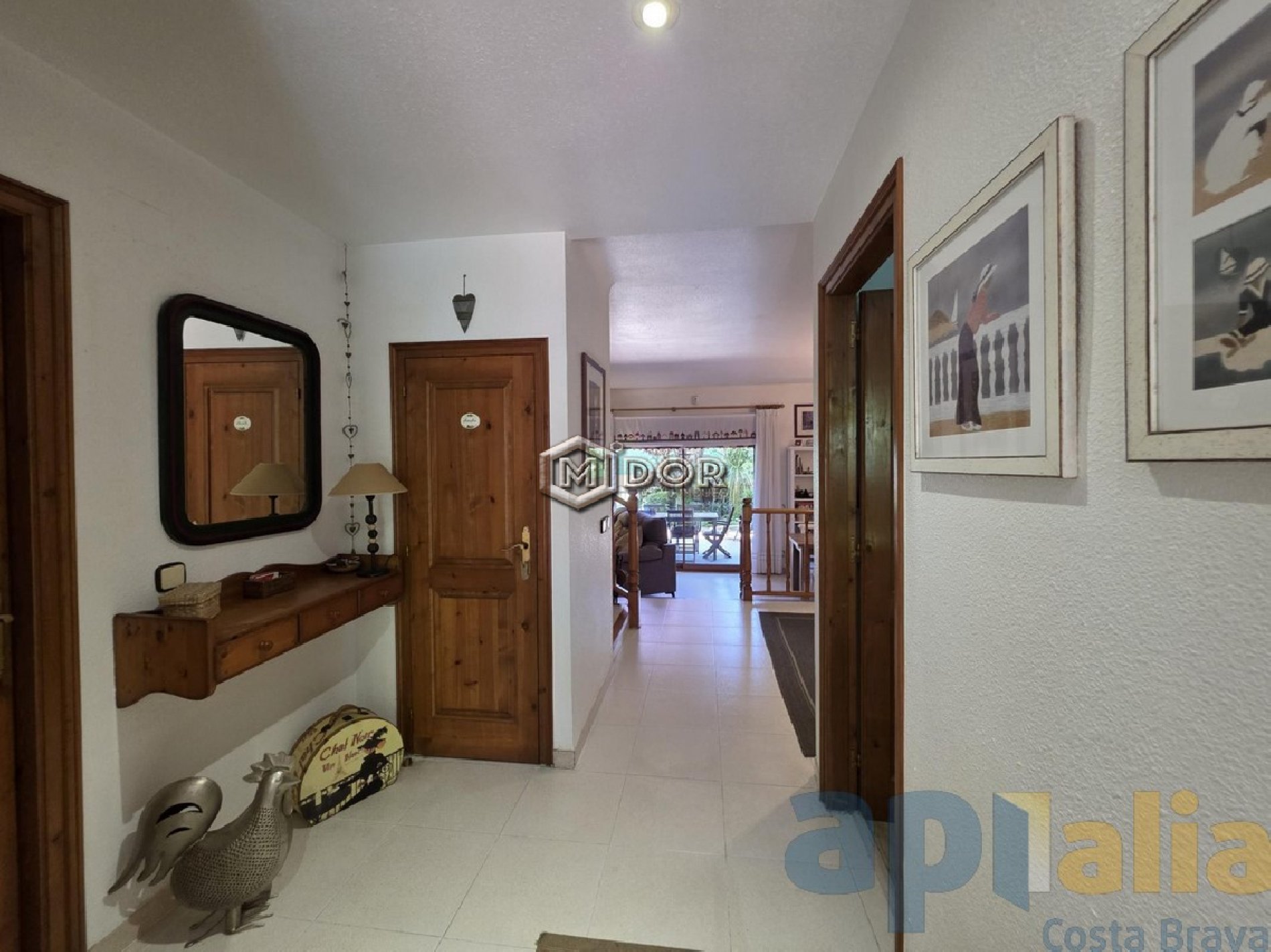 CASA ADOSSADA AMB JARDI I PISCINA