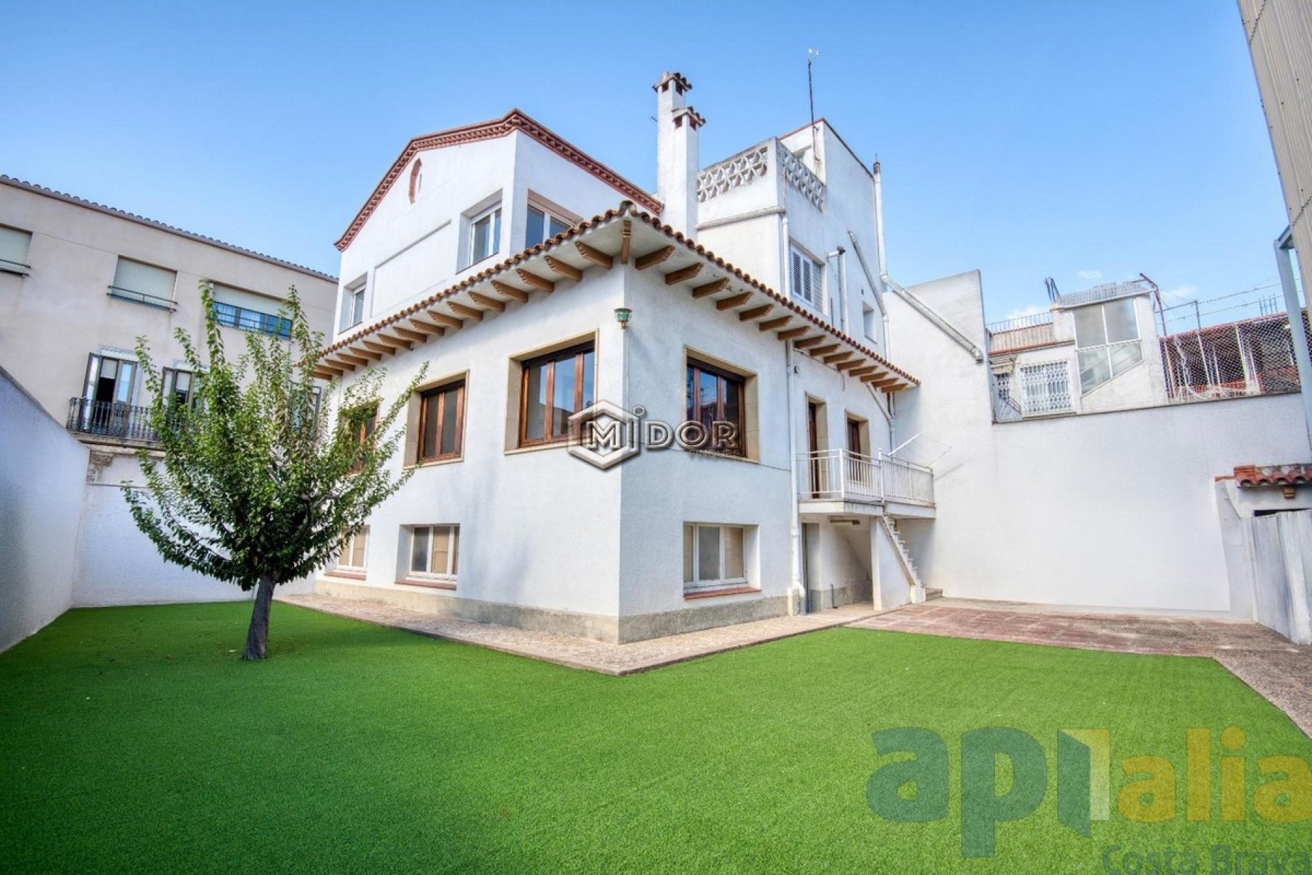 CASA CENTRICA AMB JARDI I GARATGE