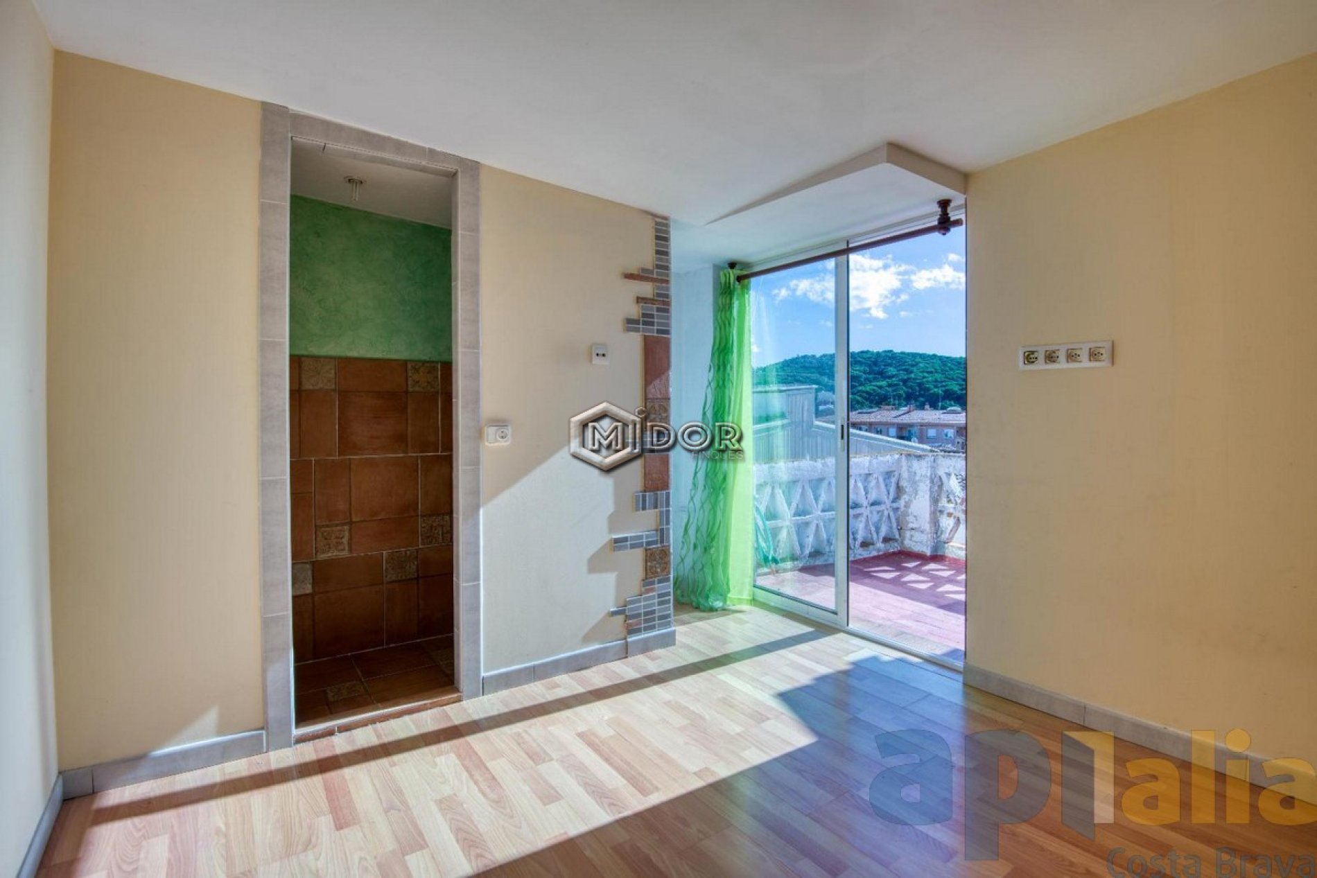 CASA CENTRICA AMB JARDI I GARATGE