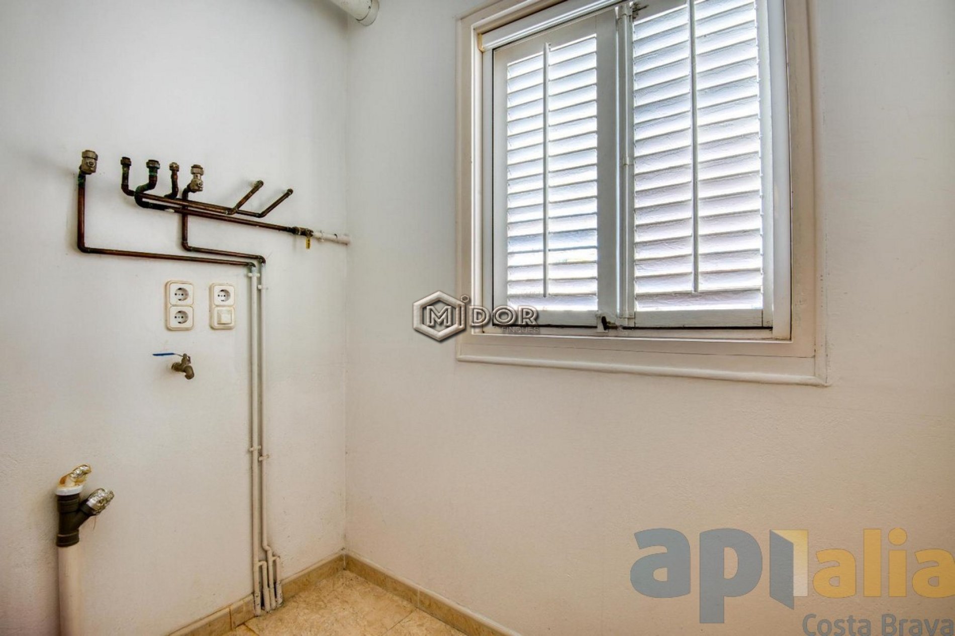 CASA CENTRICA AMB JARDI I GARATGE