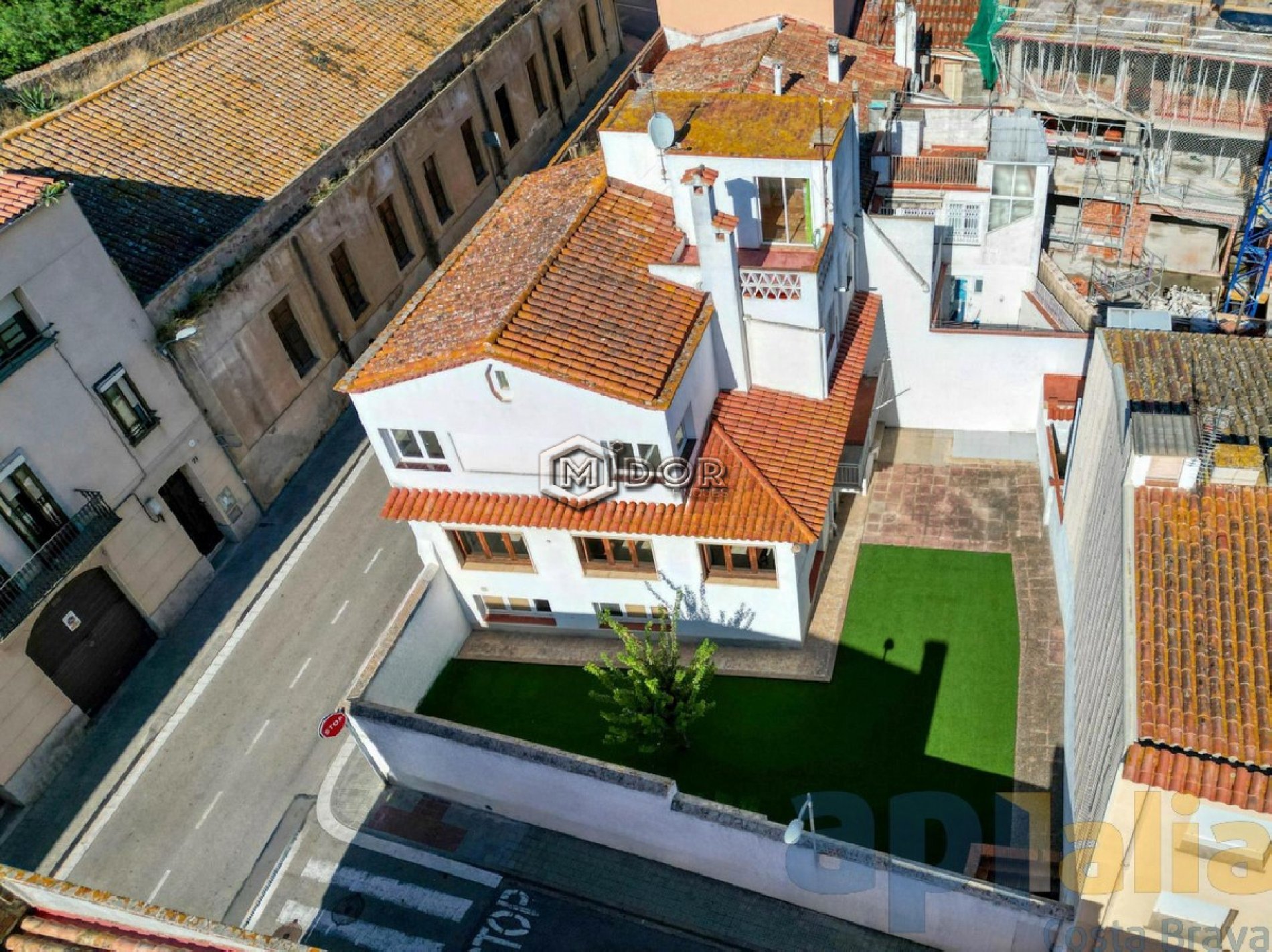 CASA CENTRICA AMB JARDI I GARATGE