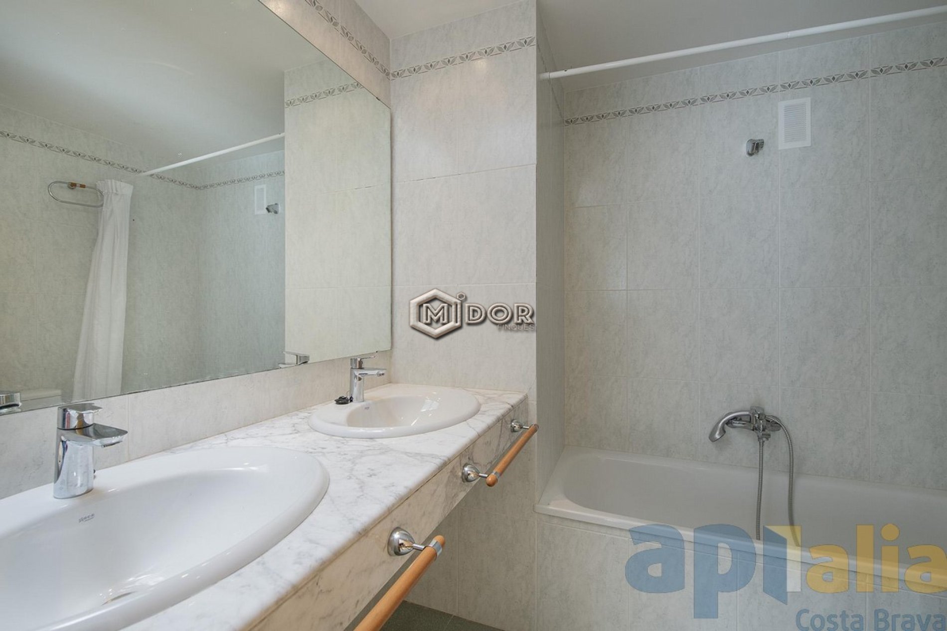 CASA ADOSSADA AMB VISTES I PISCINA AL MIRADOR S'AGARO-ST.POL