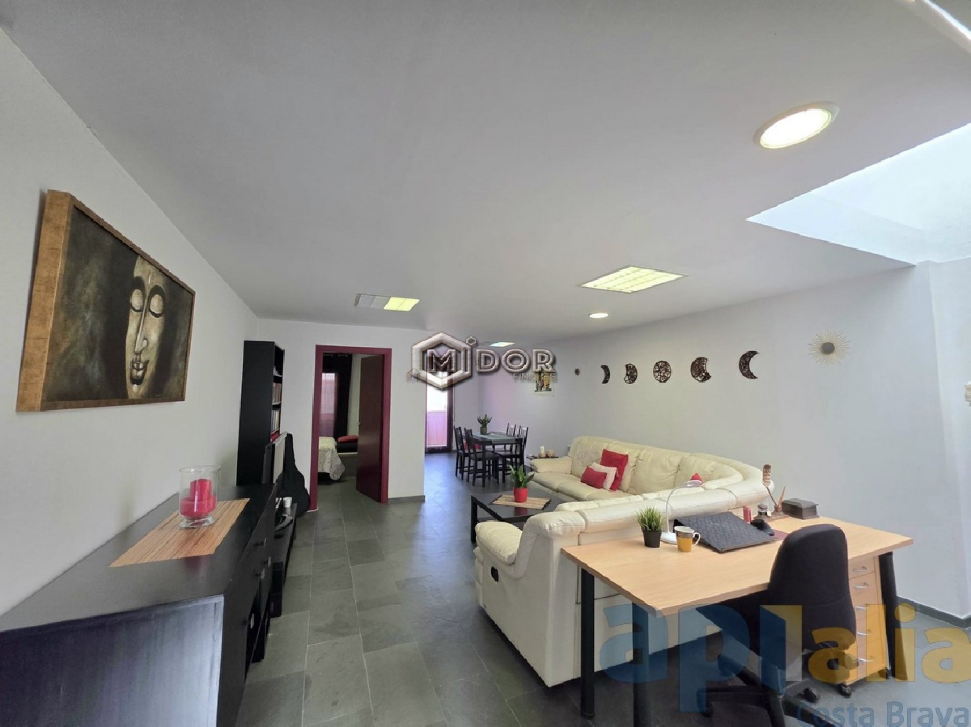 CASA ADOSSADA AMB LOCAL A ZONA CÈNTRICA