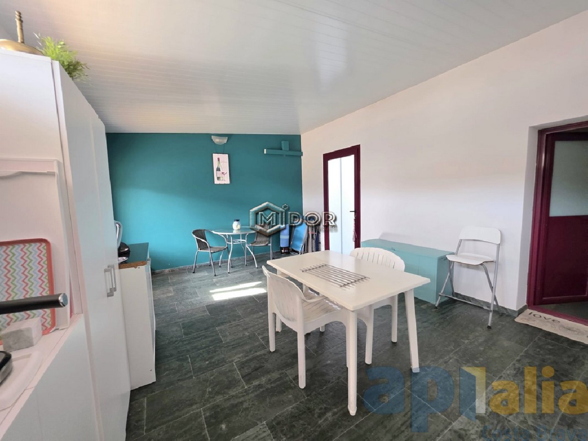 CASA ADOSSADA AMB LOCAL A ZONA CÈNTRICA