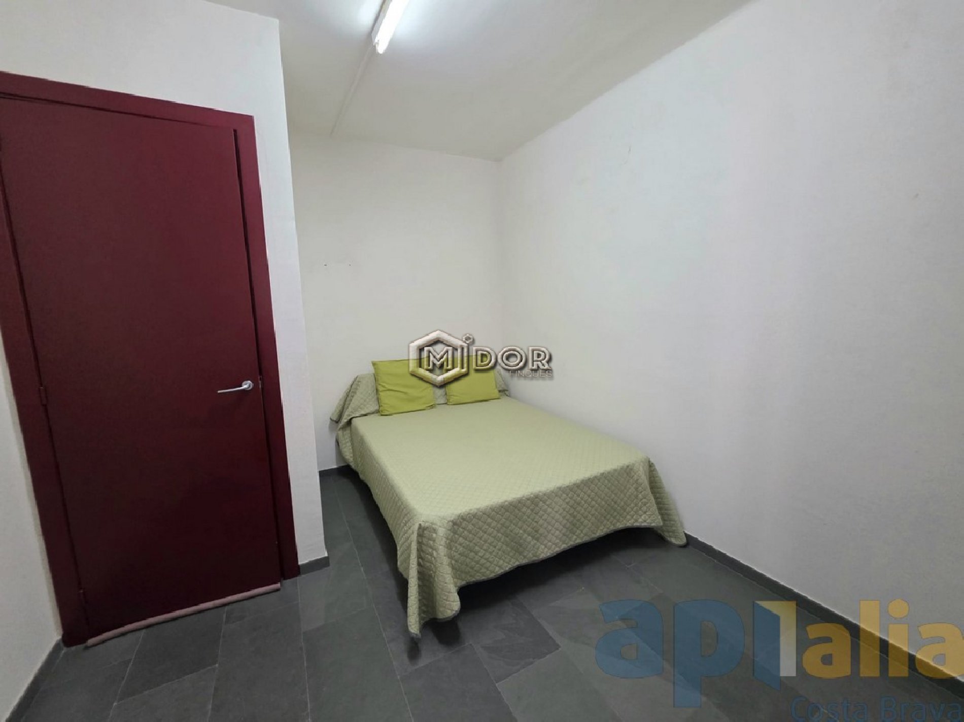 CASA ADOSSADA AMB LOCAL A ZONA CÈNTRICA
