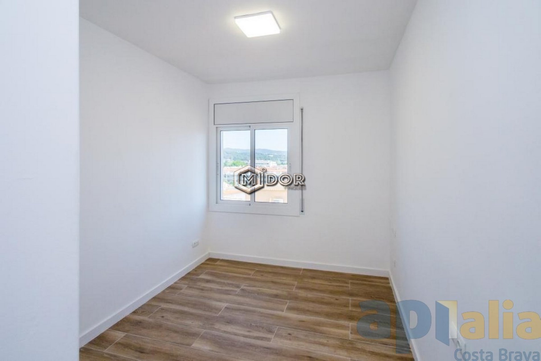 APARTAMENT AMB TERRASSA A 150m DE LA PLATJA