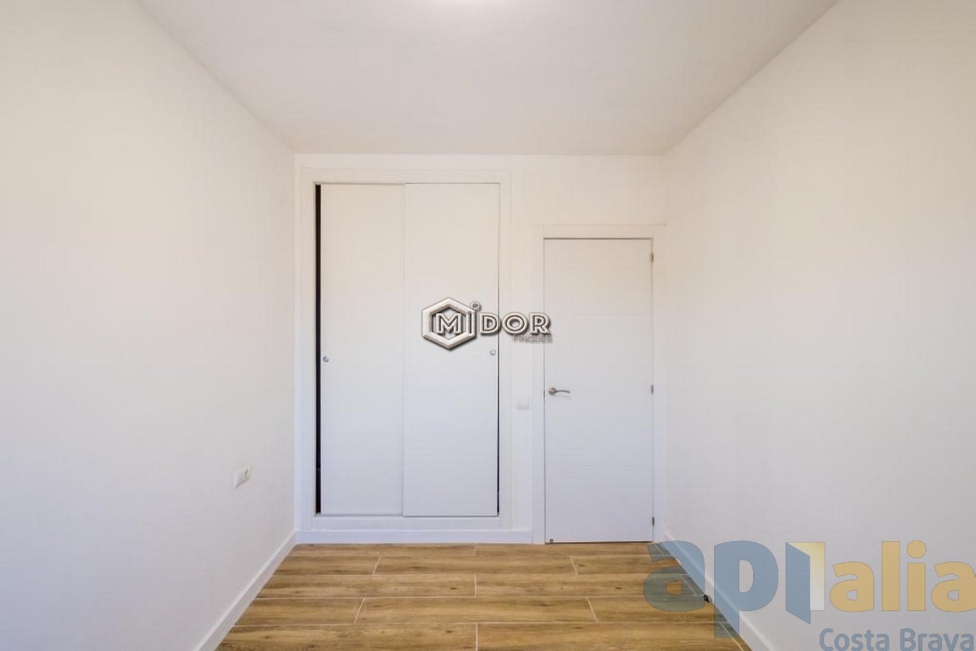 APARTAMENT AMB TERRASSA A 150m DE LA PLATJA