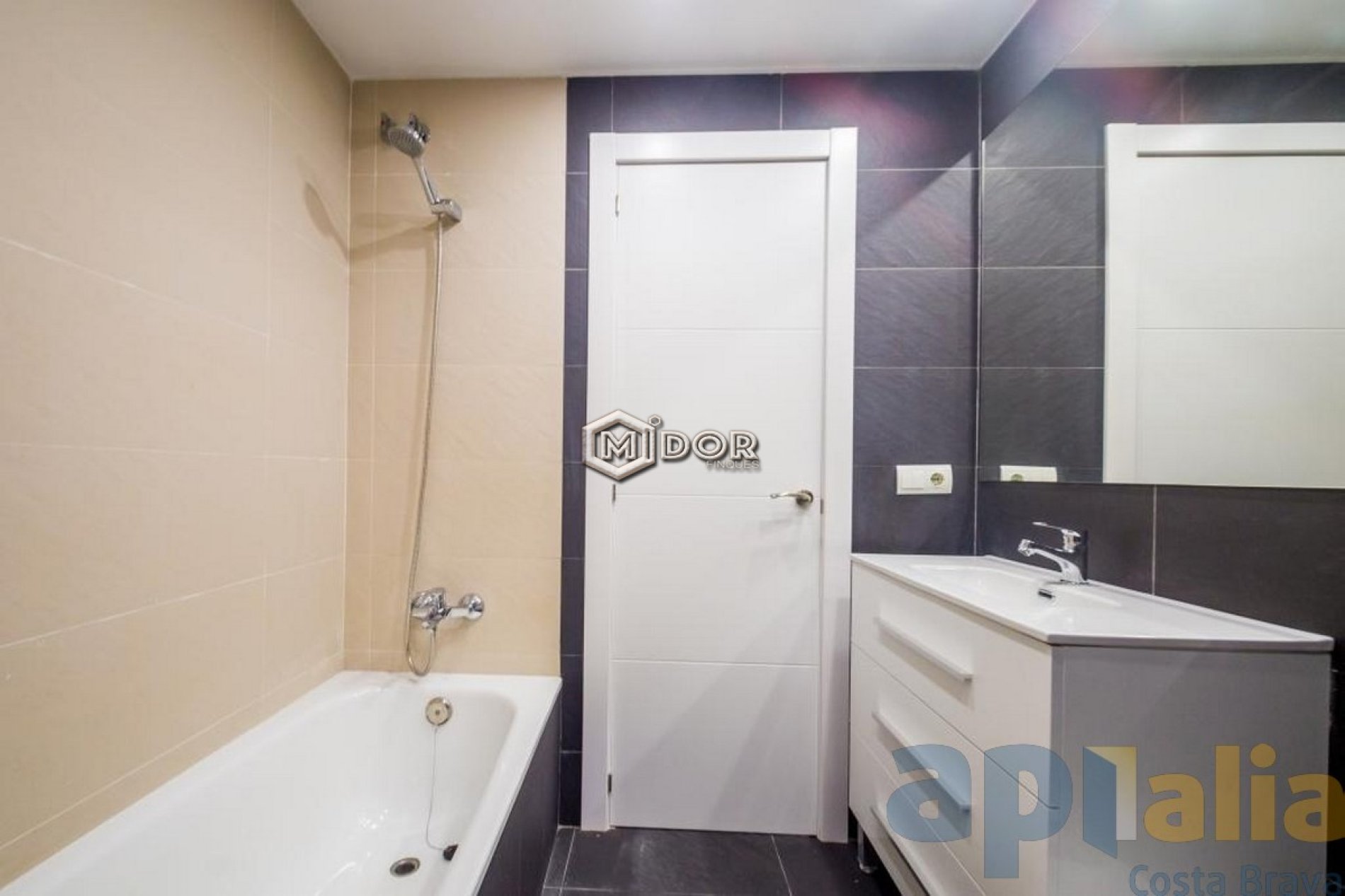APARTAMENT AMB TERRASSA A 150m DE LA PLATJA