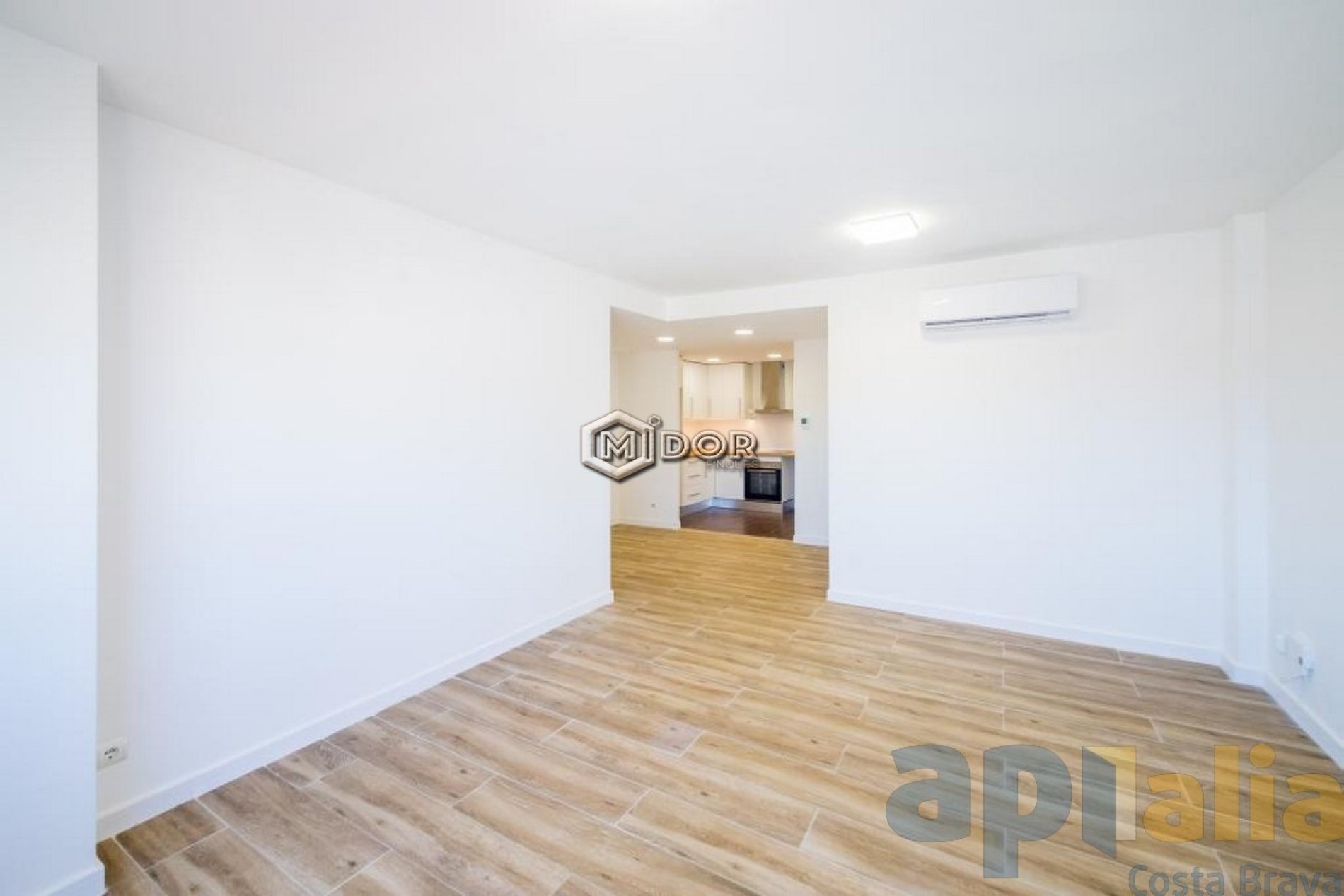 APARTAMENT AMB TERRASSA A 150m DE LA PLATJA