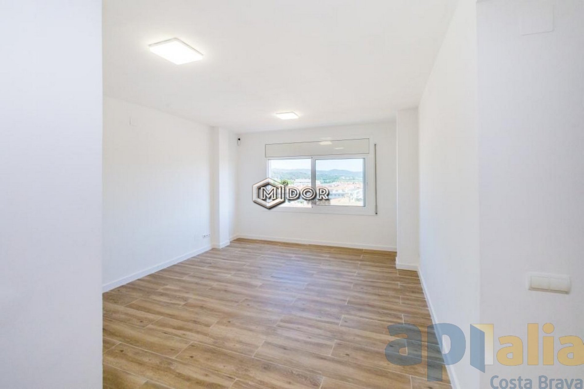 APARTAMENT AMB TERRASSA A 150m DE LA PLATJA