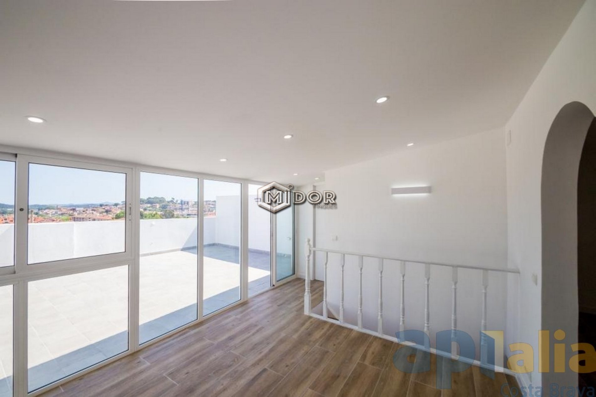 APARTAMENT AMB TERRASSA A 150m DE LA PLATJA
