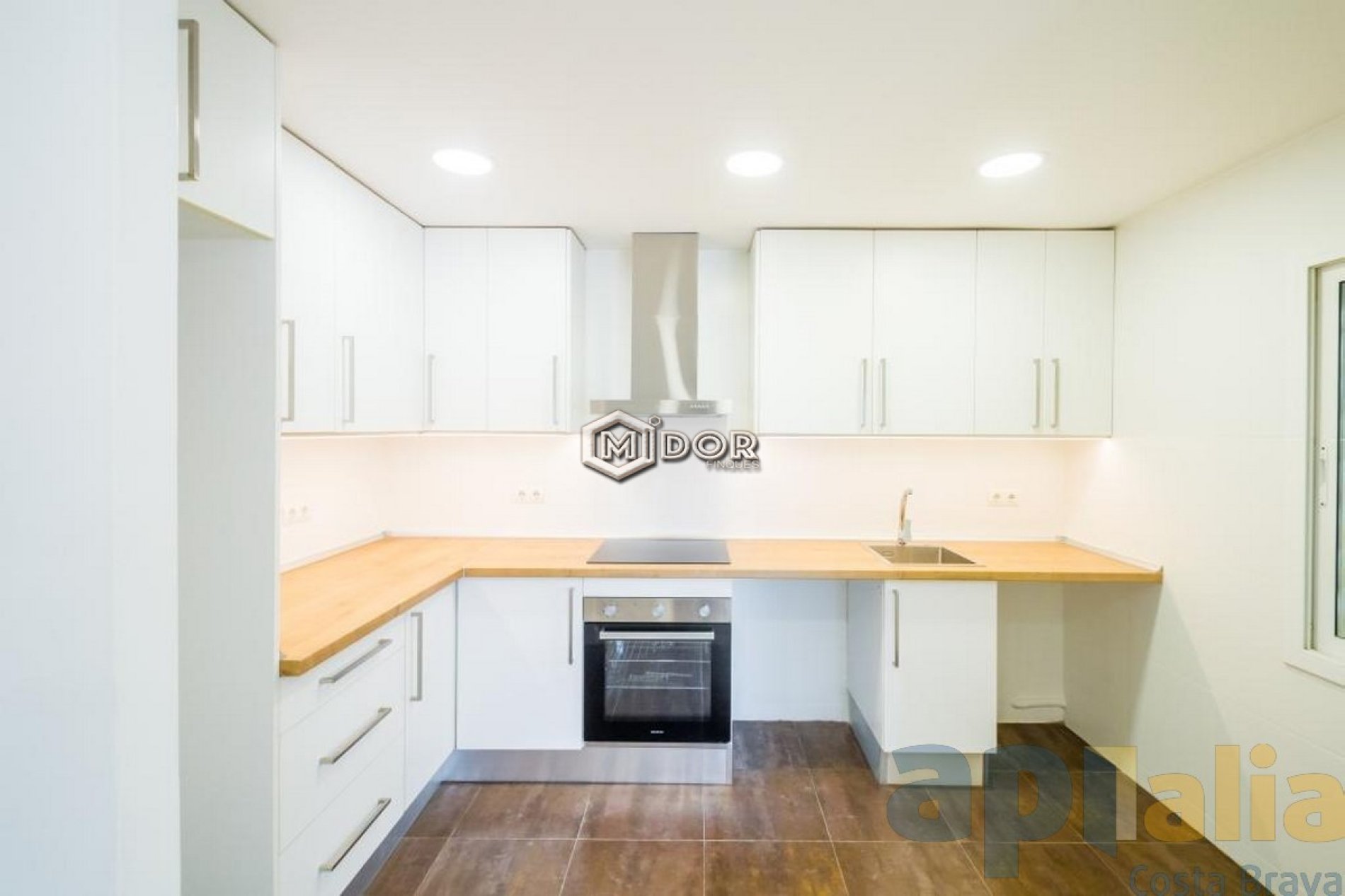 APARTAMENT AMB TERRASSA A 150m DE LA PLATJA
