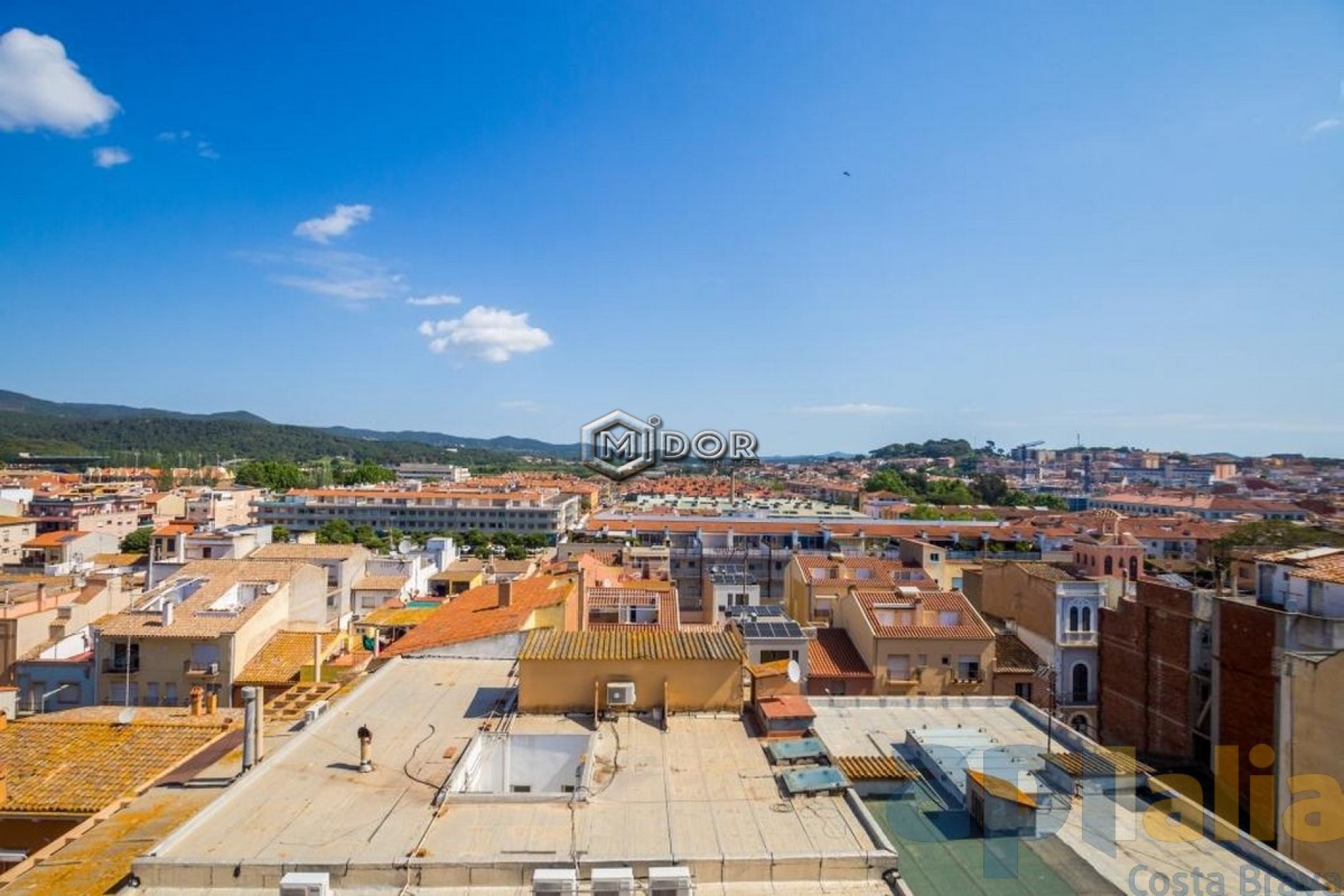 APARTAMENT AMB TERRASSA A 150m DE LA PLATJA