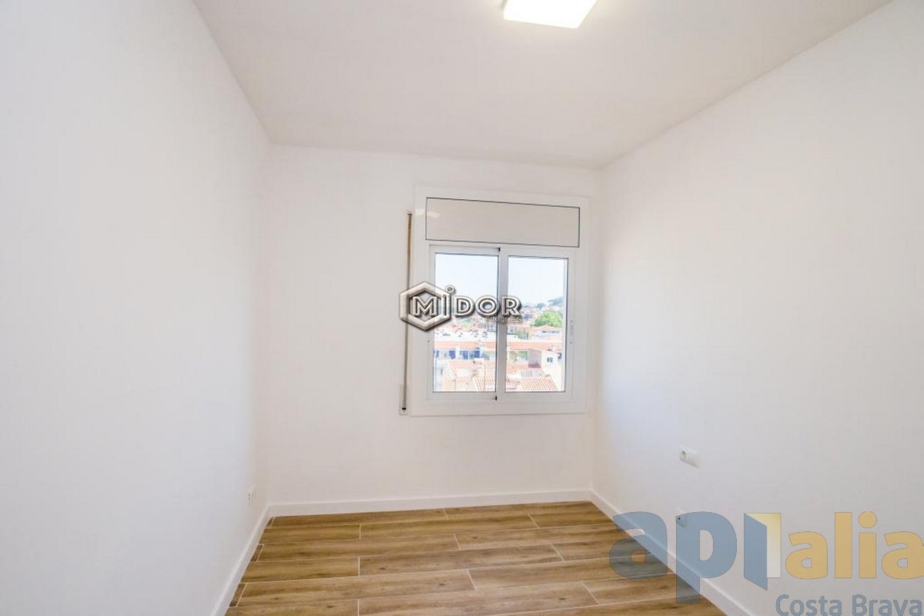 APARTAMENT AMB TERRASSA A 150m DE LA PLATJA