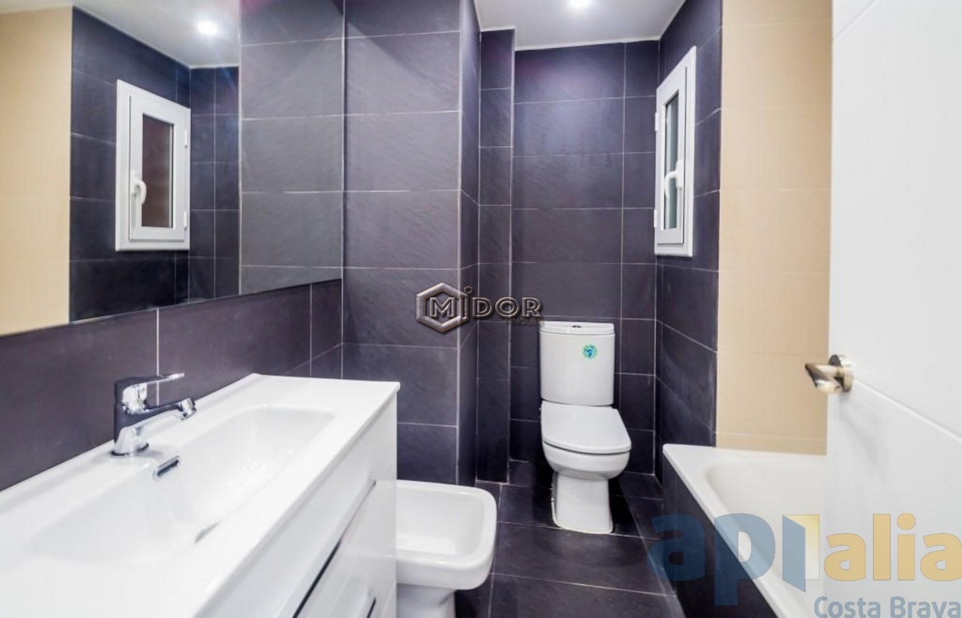 APARTAMENT AMB TERRASSA A 150m DE LA PLATJA