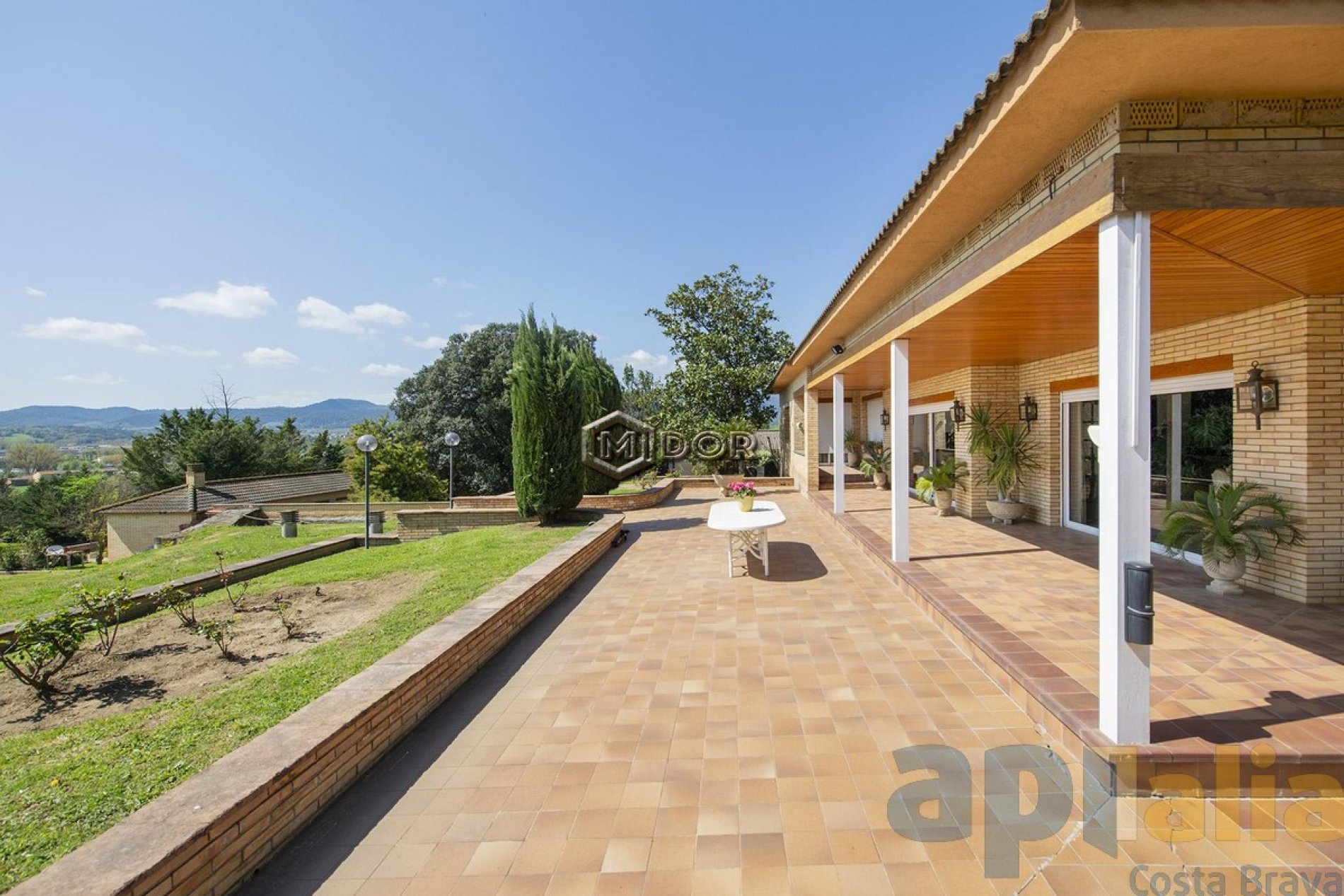 FANTÀSTICA FINCA A CORNELLA DE TERRI