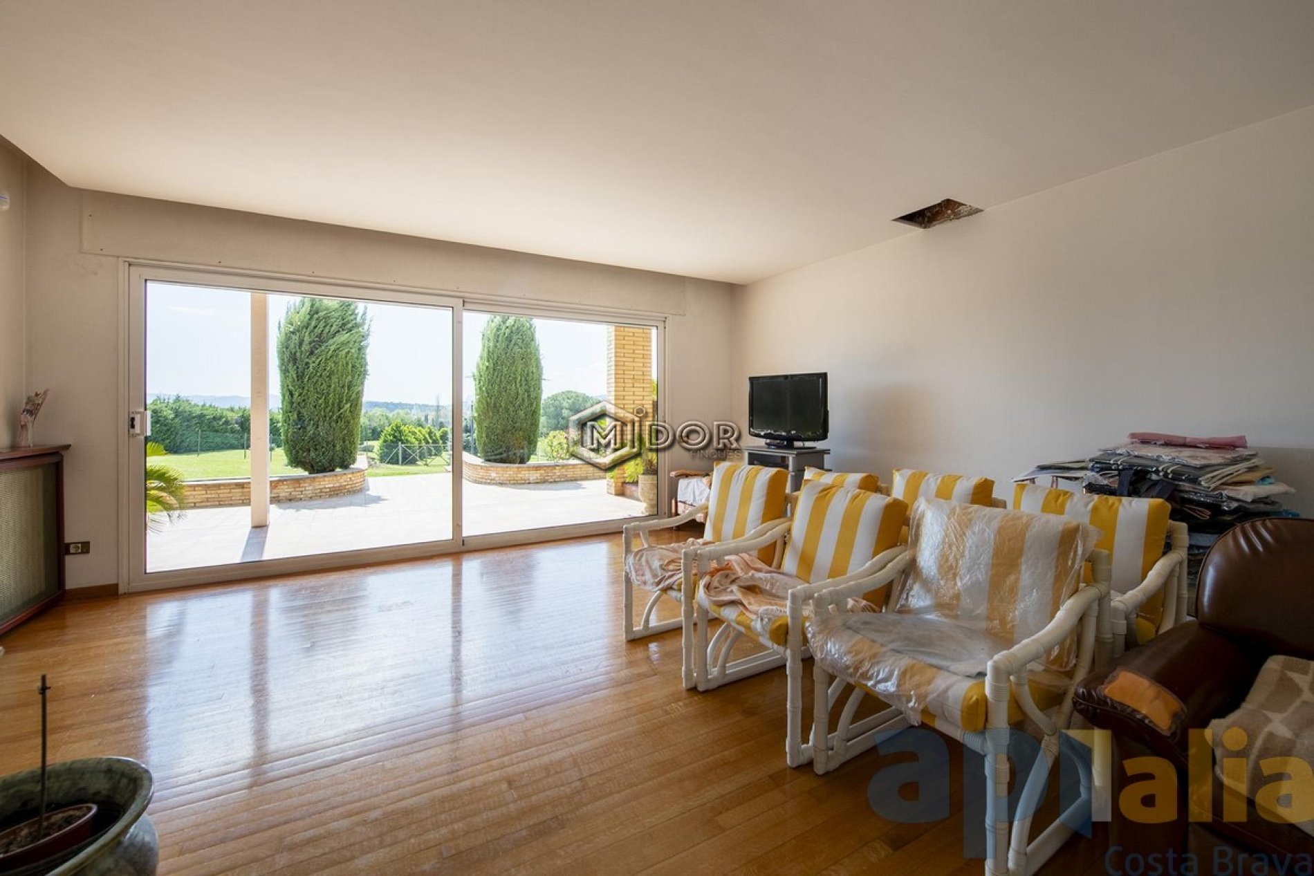 FANTÀSTICA FINCA A CORNELLA DE TERRI