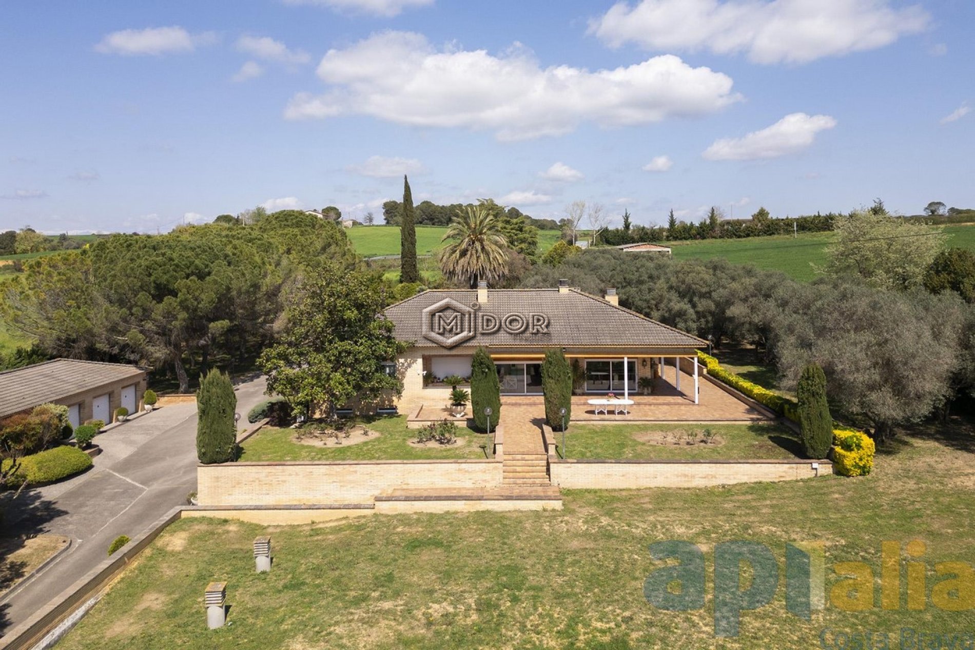 FANTÀSTICA FINCA A CORNELLA DE TERRI