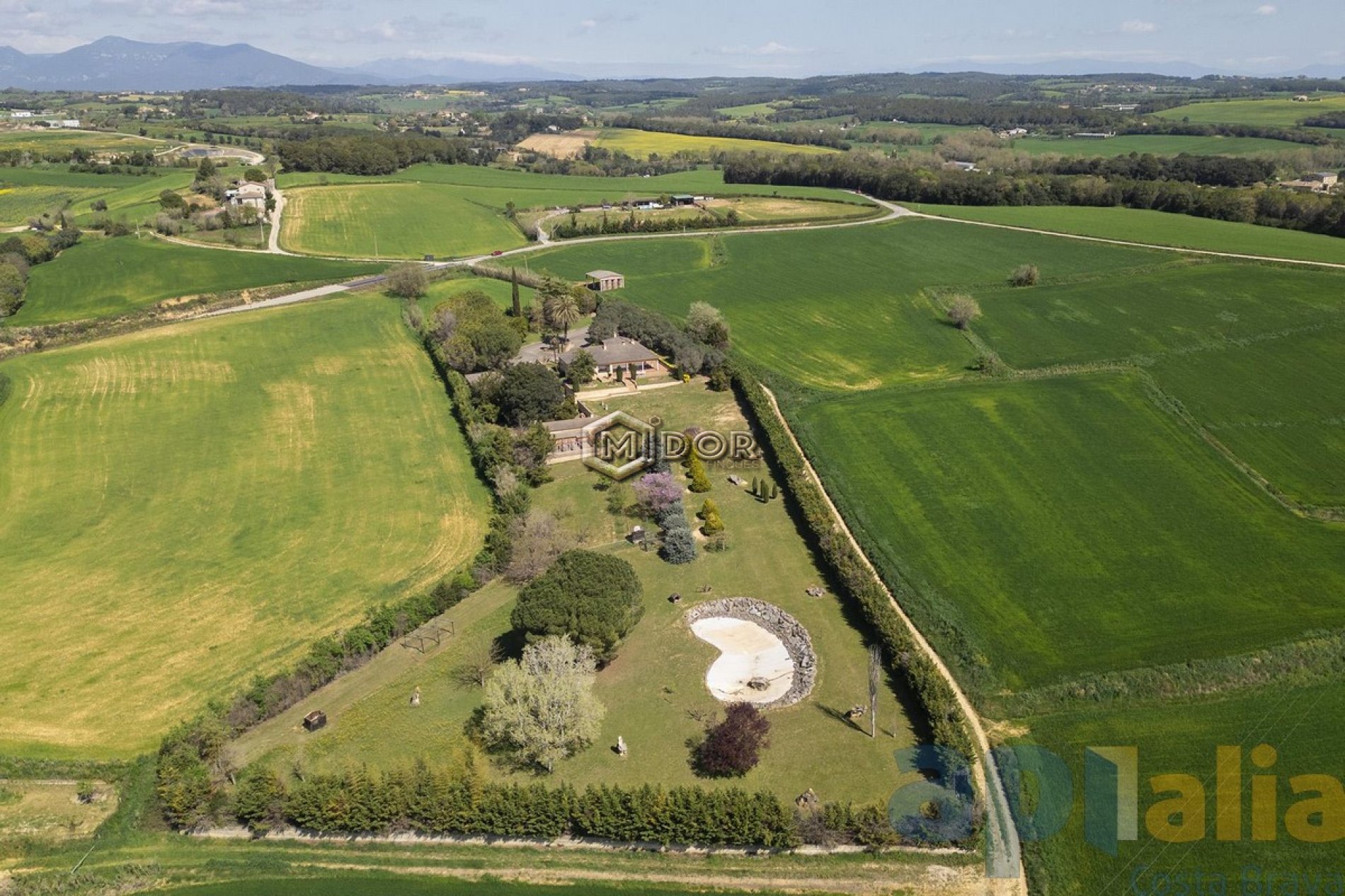 FANTÀSTICA FINCA A CORNELLA DE TERRI