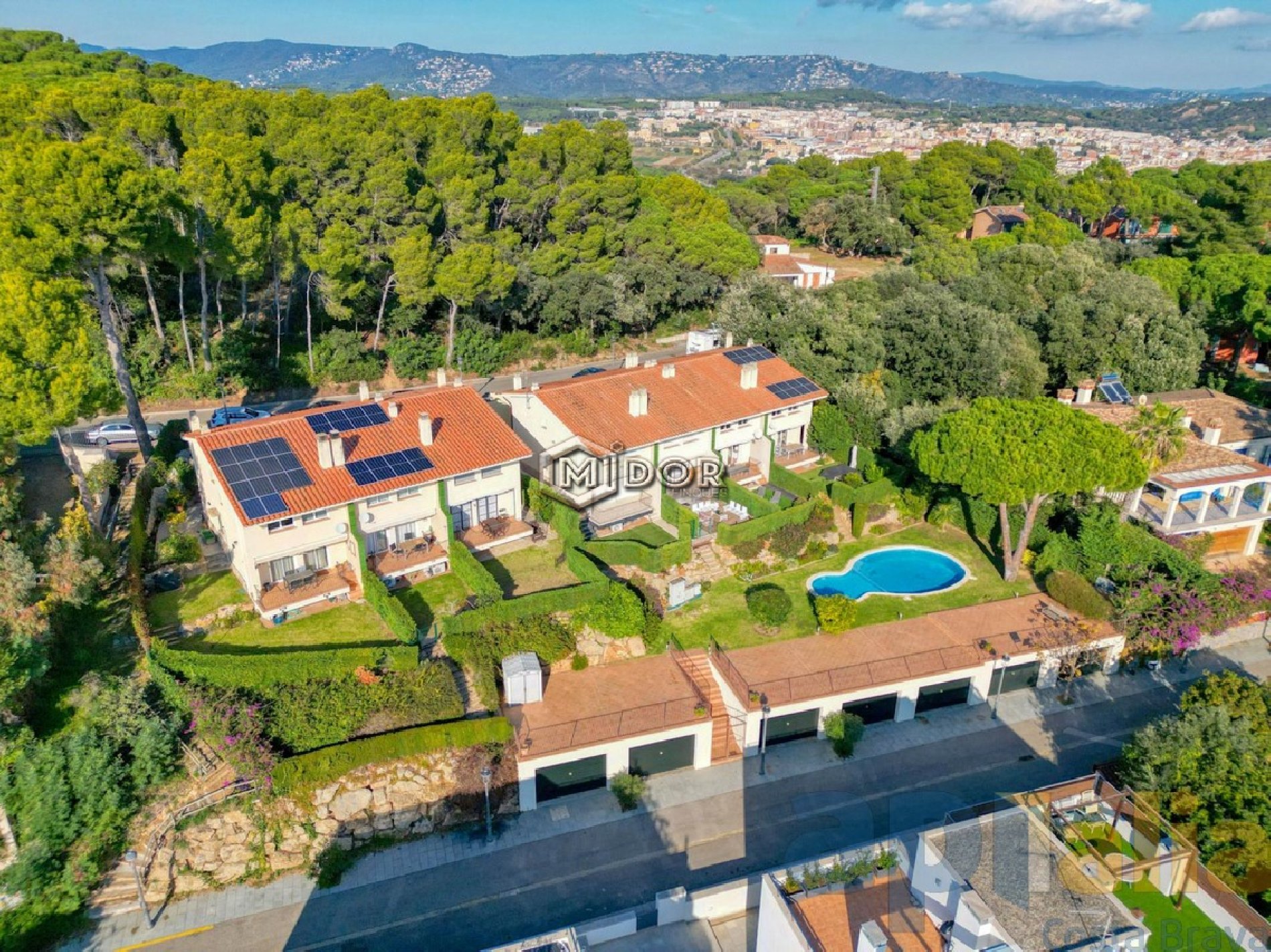 CASA ADOSSADA AMB VISTES A MAR I PISCINA (LLICÈNCIA TURÍSTICA)