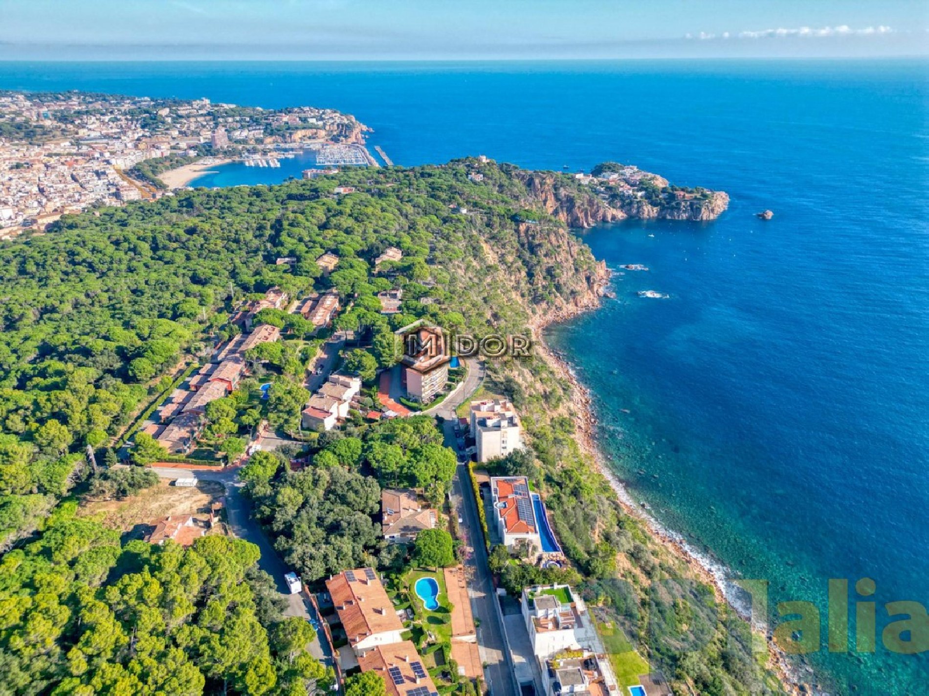 CASA ADOSSADA AMB VISTES A MAR I PISCINA (LLICÈNCIA TURÍSTICA)