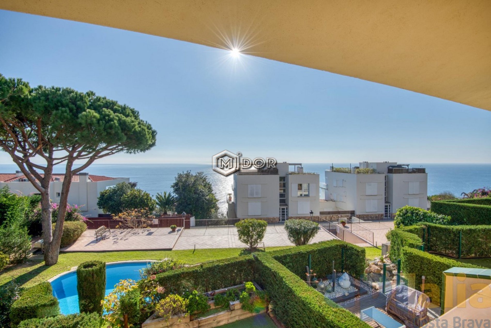 CASA ADOSSADA AMB VISTES A MAR I PISCINA (LLICÈNCIA TURÍSTICA)